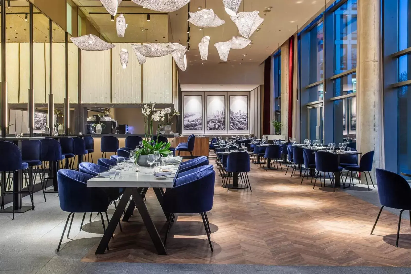 Lounge or bar, Restaurant/Places to Eat in Radisson Blu Hotel Frankfurt