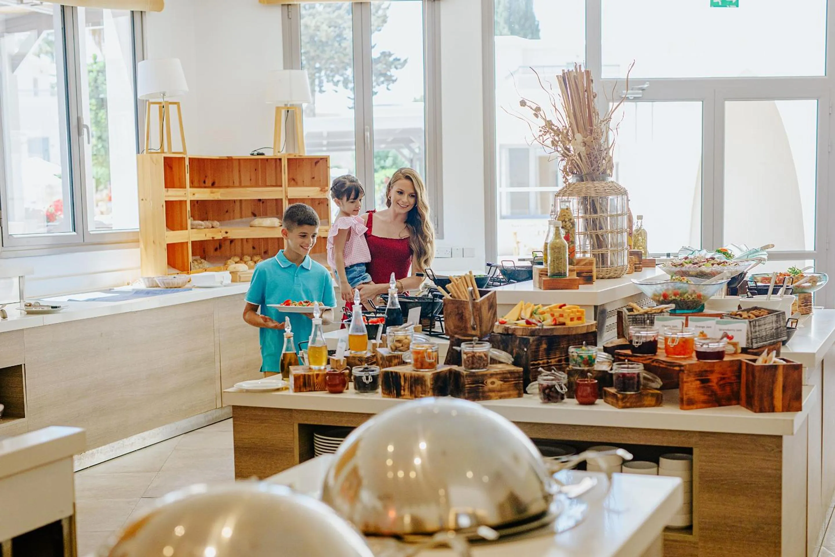 Restaurant/places to eat in Louis St. Elias Resort & Waterpark