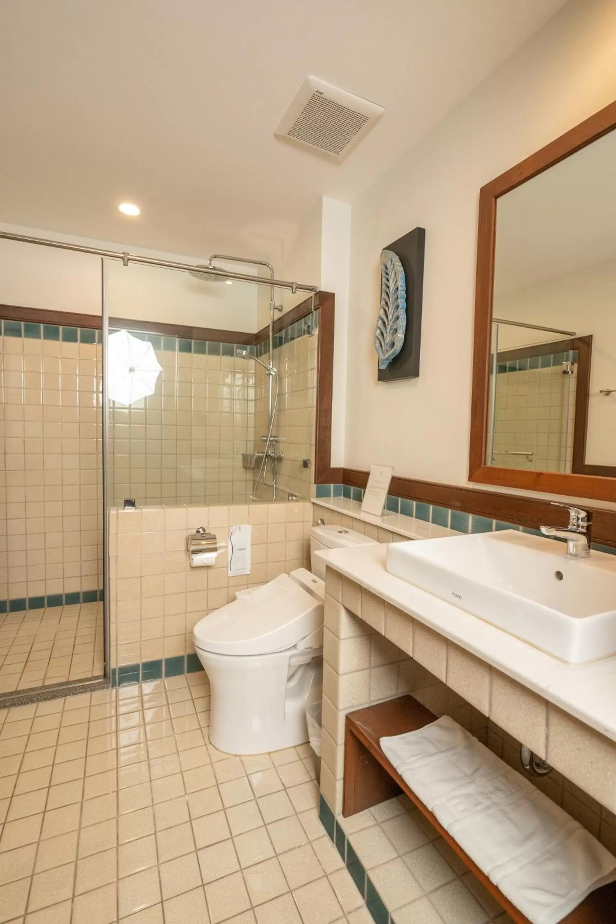 Shower, Bathroom in Villa Sanpakoi