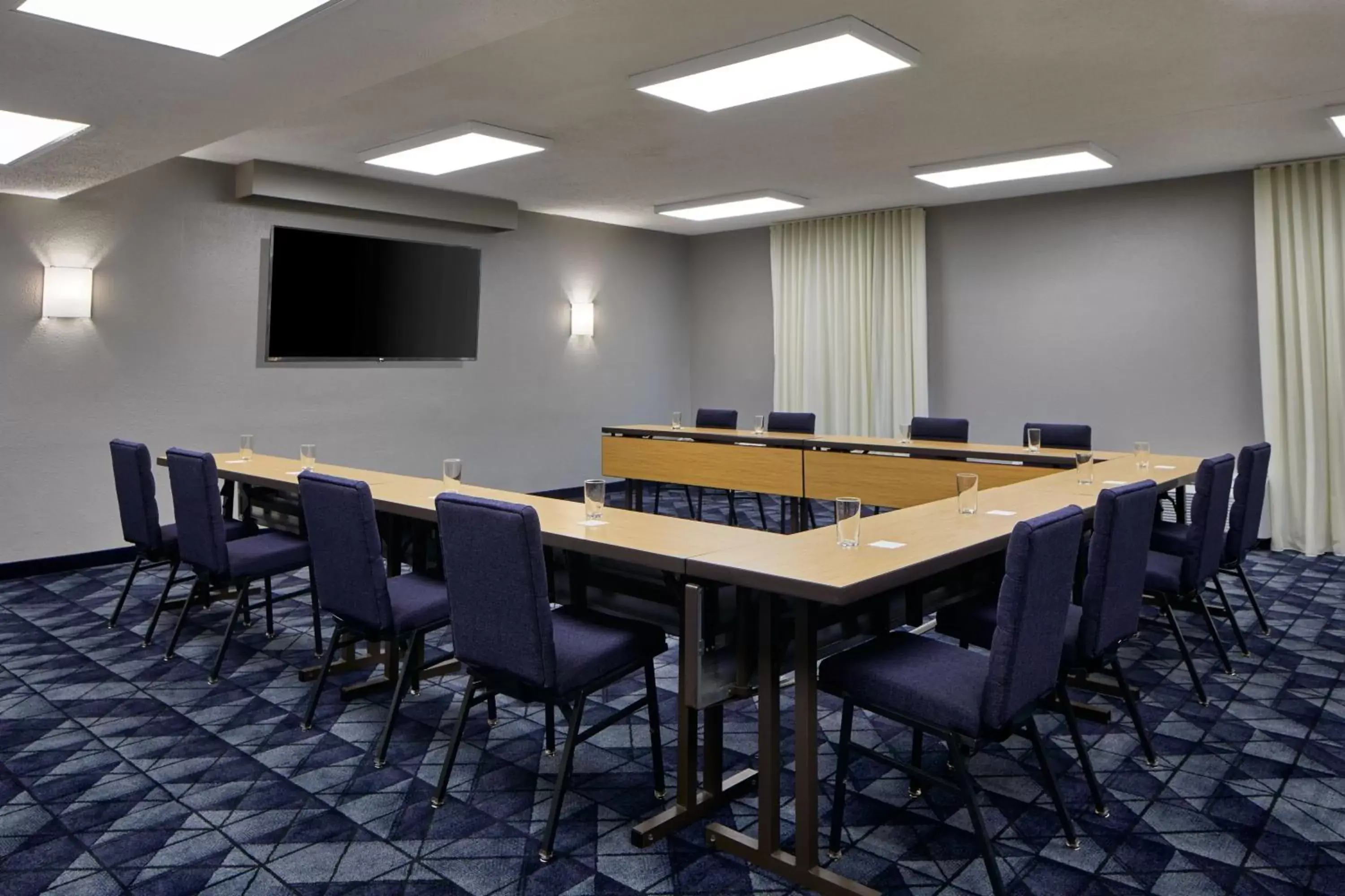 Meeting/conference room in Courtyard by Marriott Memphis Airport