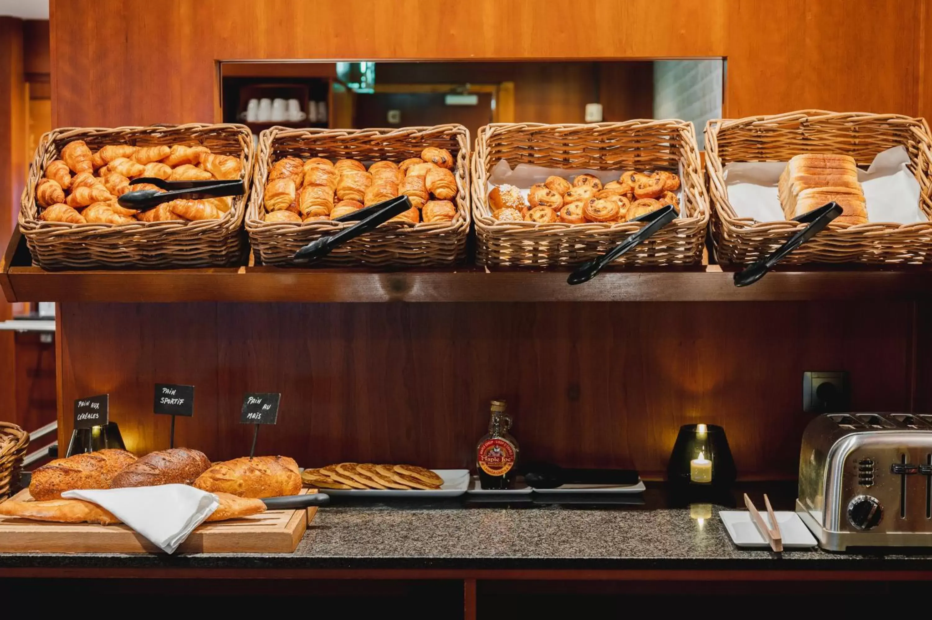 Buffet breakfast, Food in Van der Valk Hotel Saint-Aygulf
