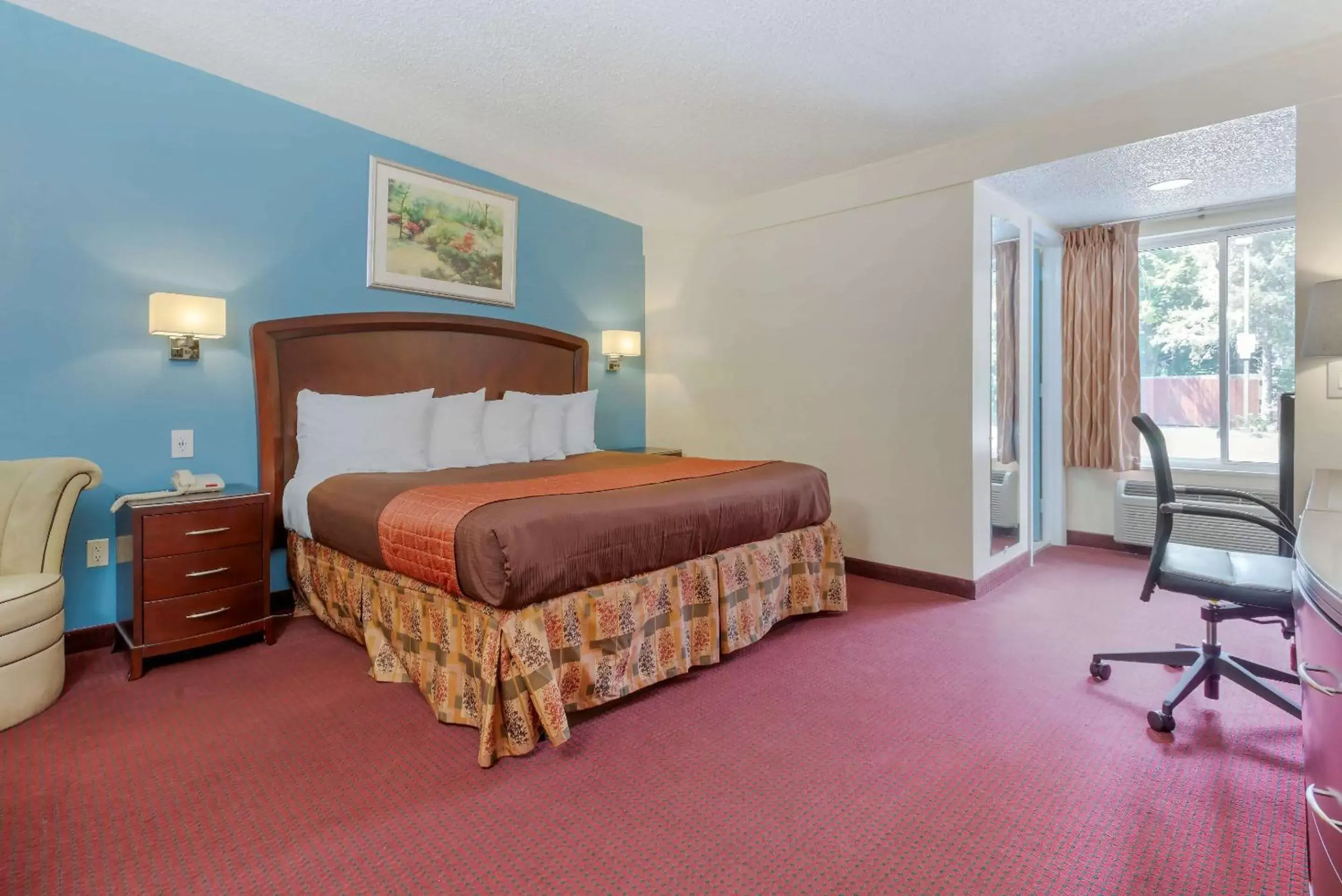 Bedroom, Bed in Rodeway Inn & Suites New Paltz- Hudson Valley