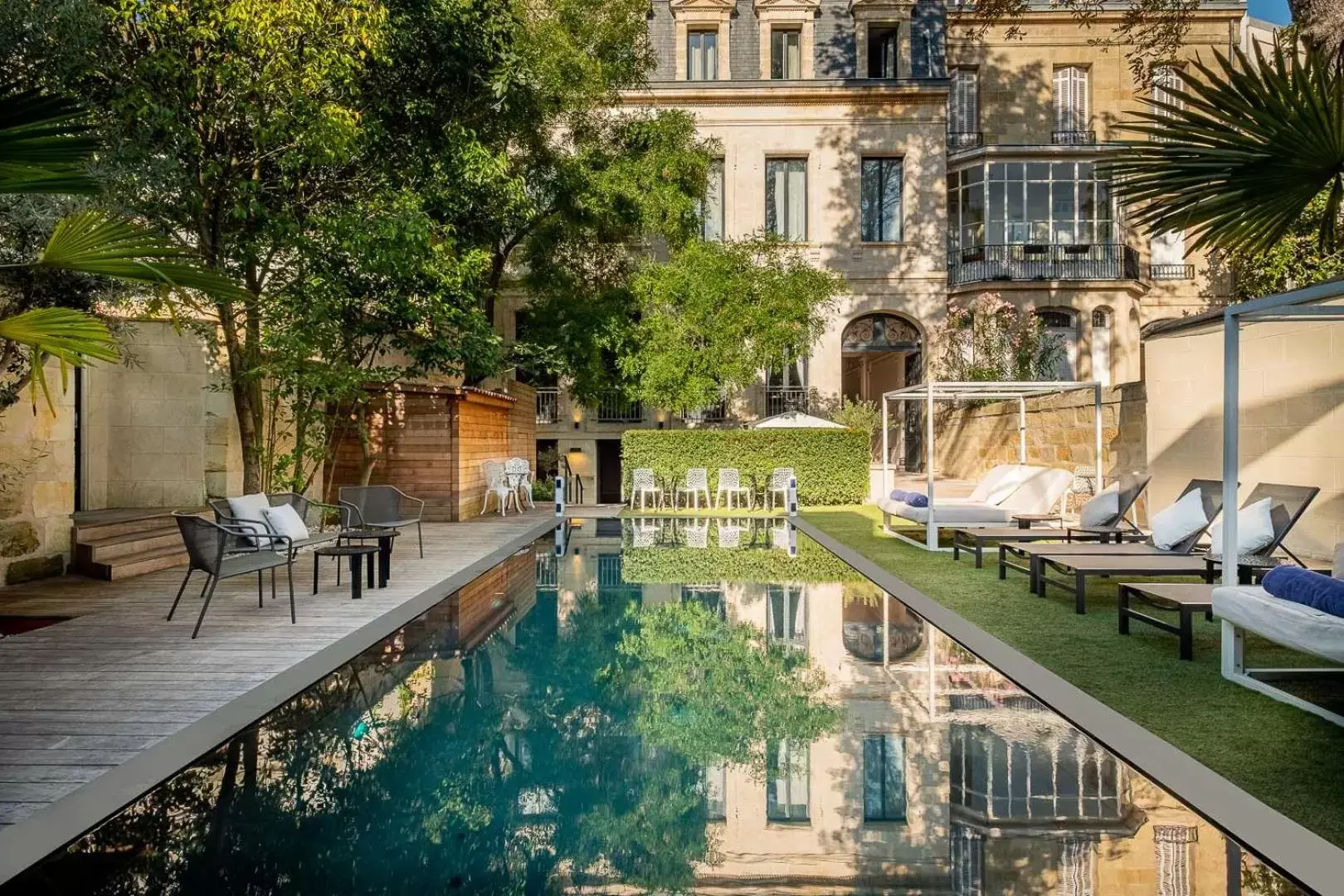 Swimming Pool in Le Palais Gallien Hôtel & Spa