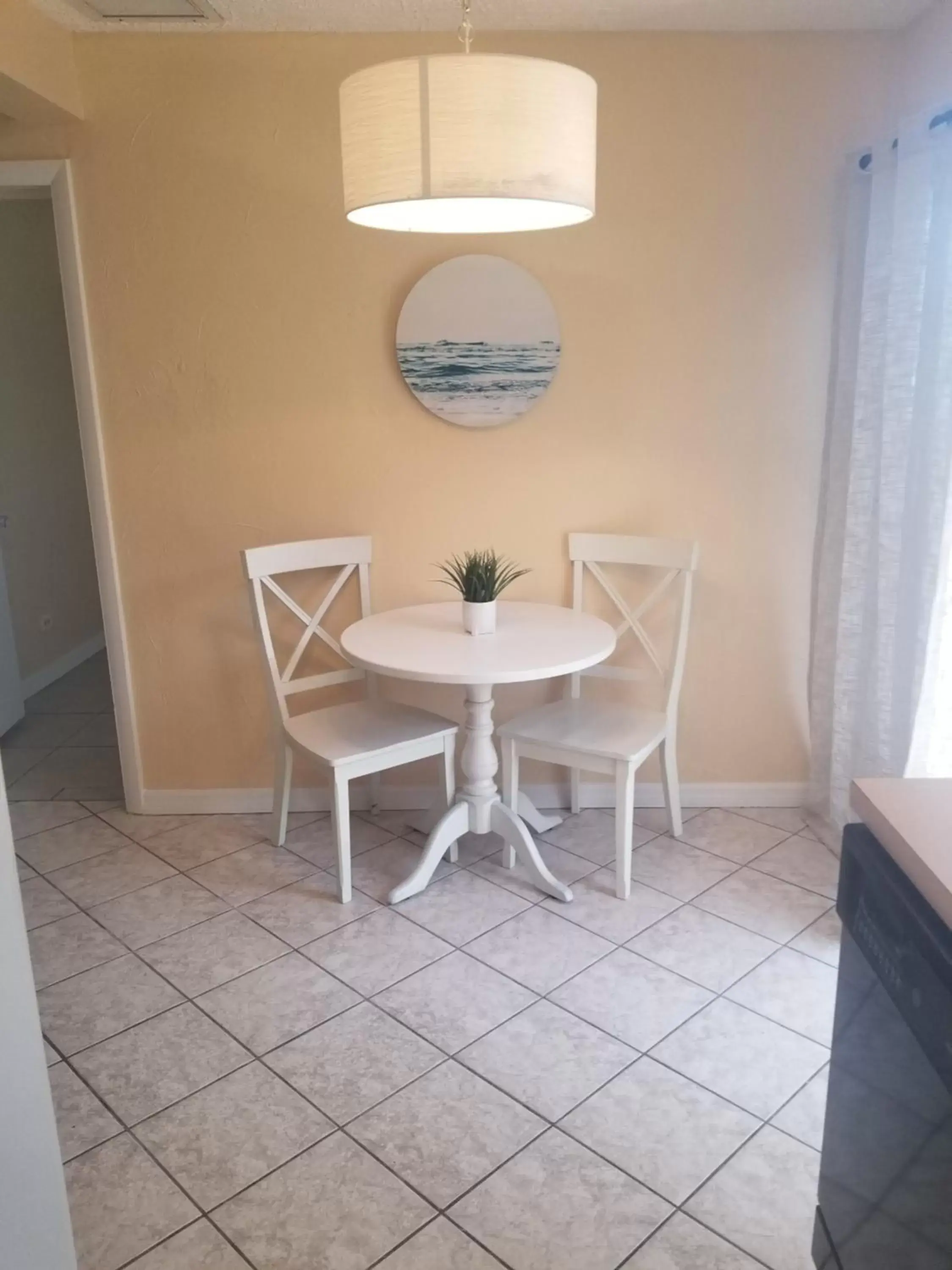 Dining Area in Pennwood Motor Lodge