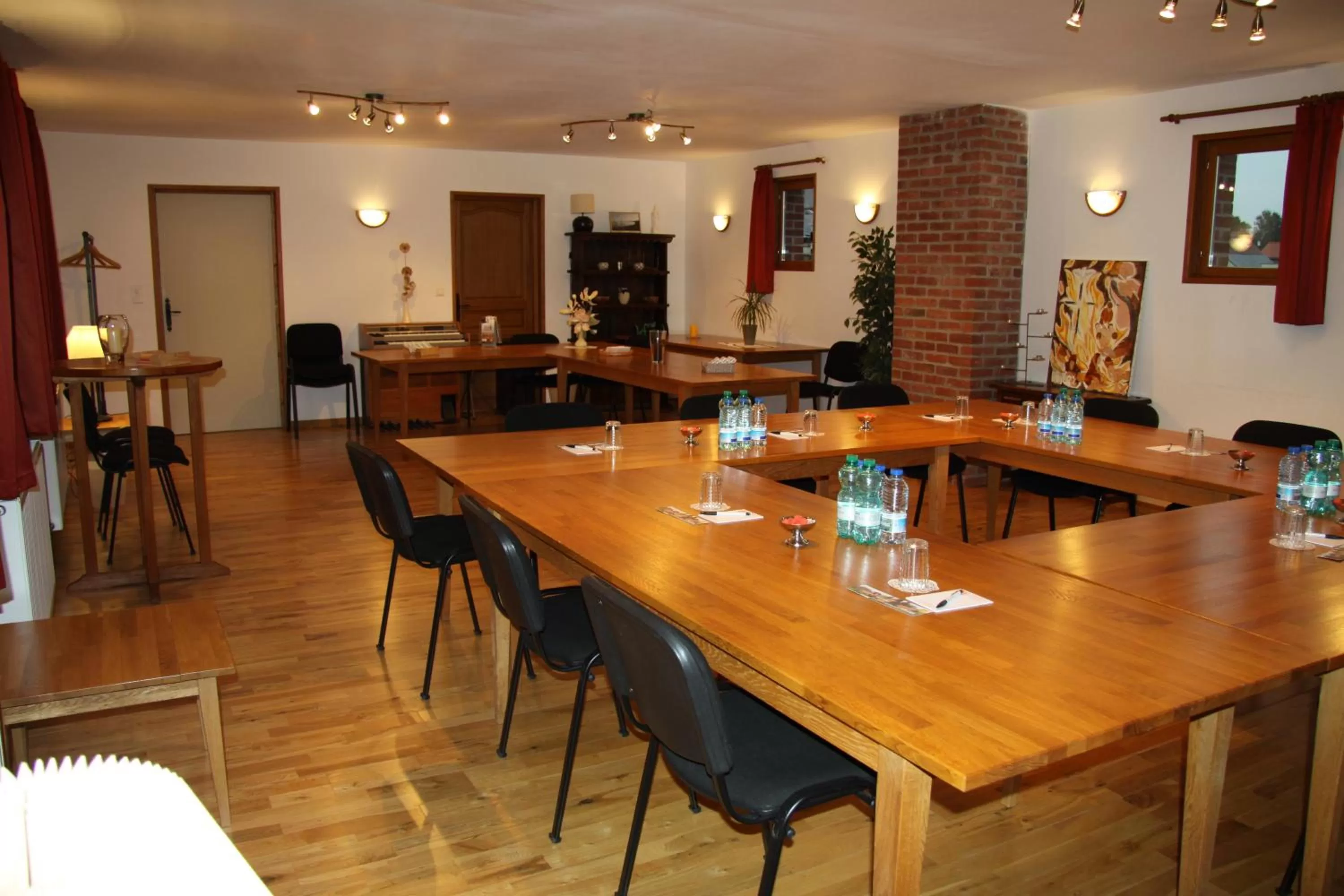 Business facilities in Hôtel Les Charmilles de Mormal