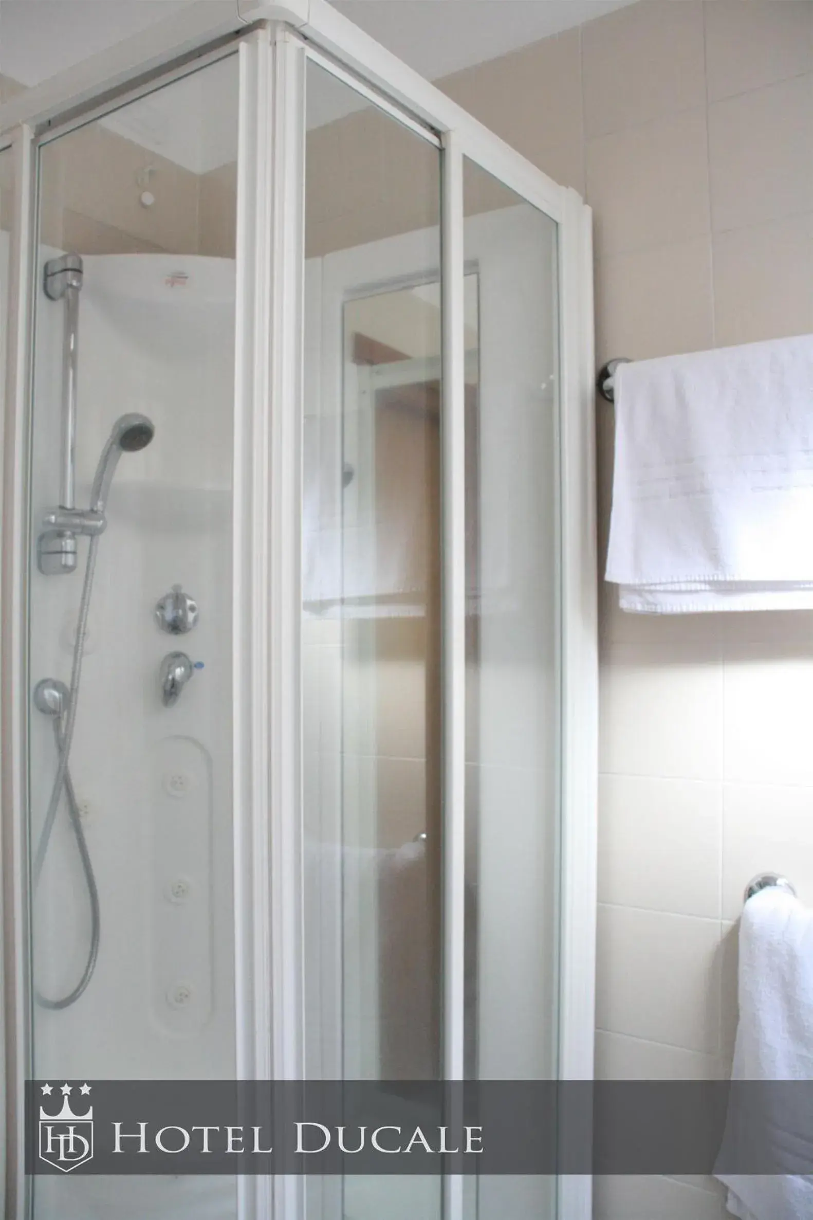 Bathroom in Hotel Ducale