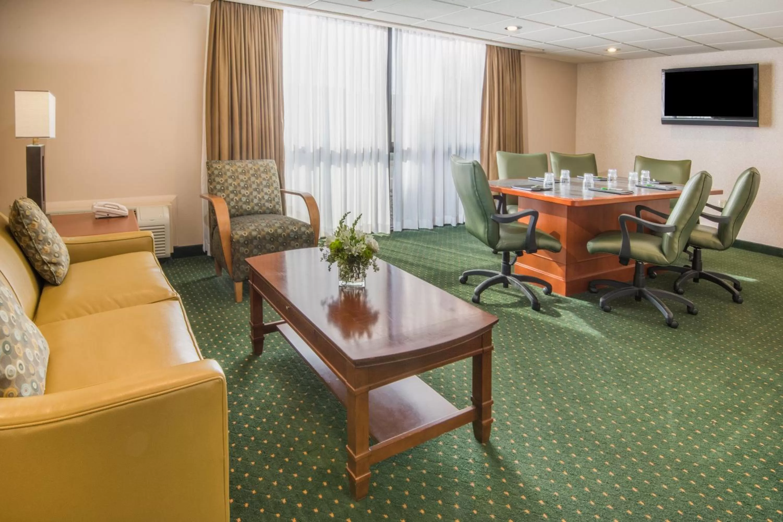 Meeting/conference room in Holiday Inn Cincinnati-Eastgate by IHG