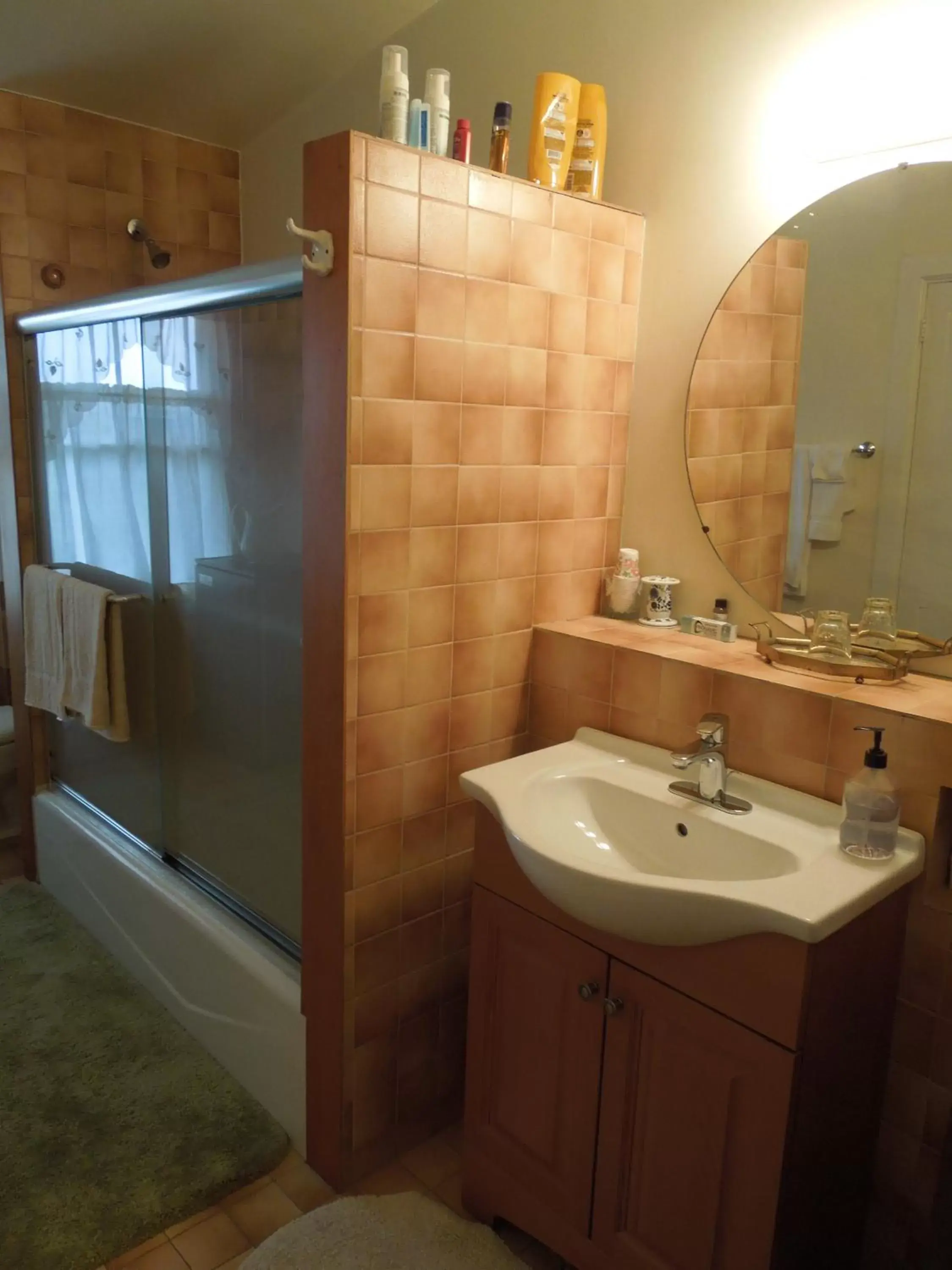 Bathroom in Victorian Bed & Breakfast of Staten Island