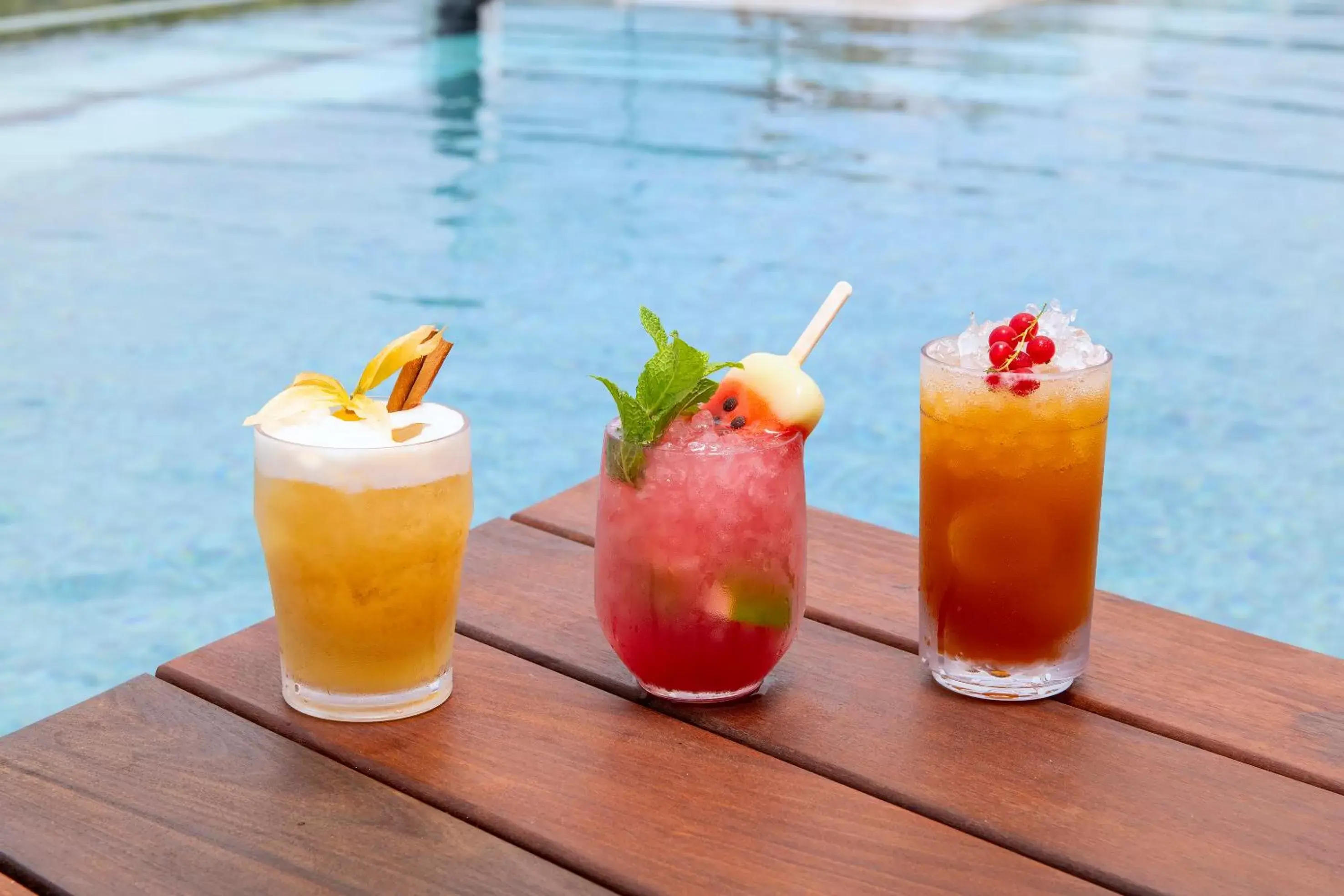 Swimming pool, Drinks in INNSiDE by Meliá Costablanca - Adults Only from 16