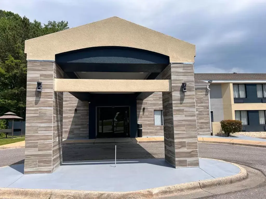 Property building in Rodeway Inn Tuscaloosa near University