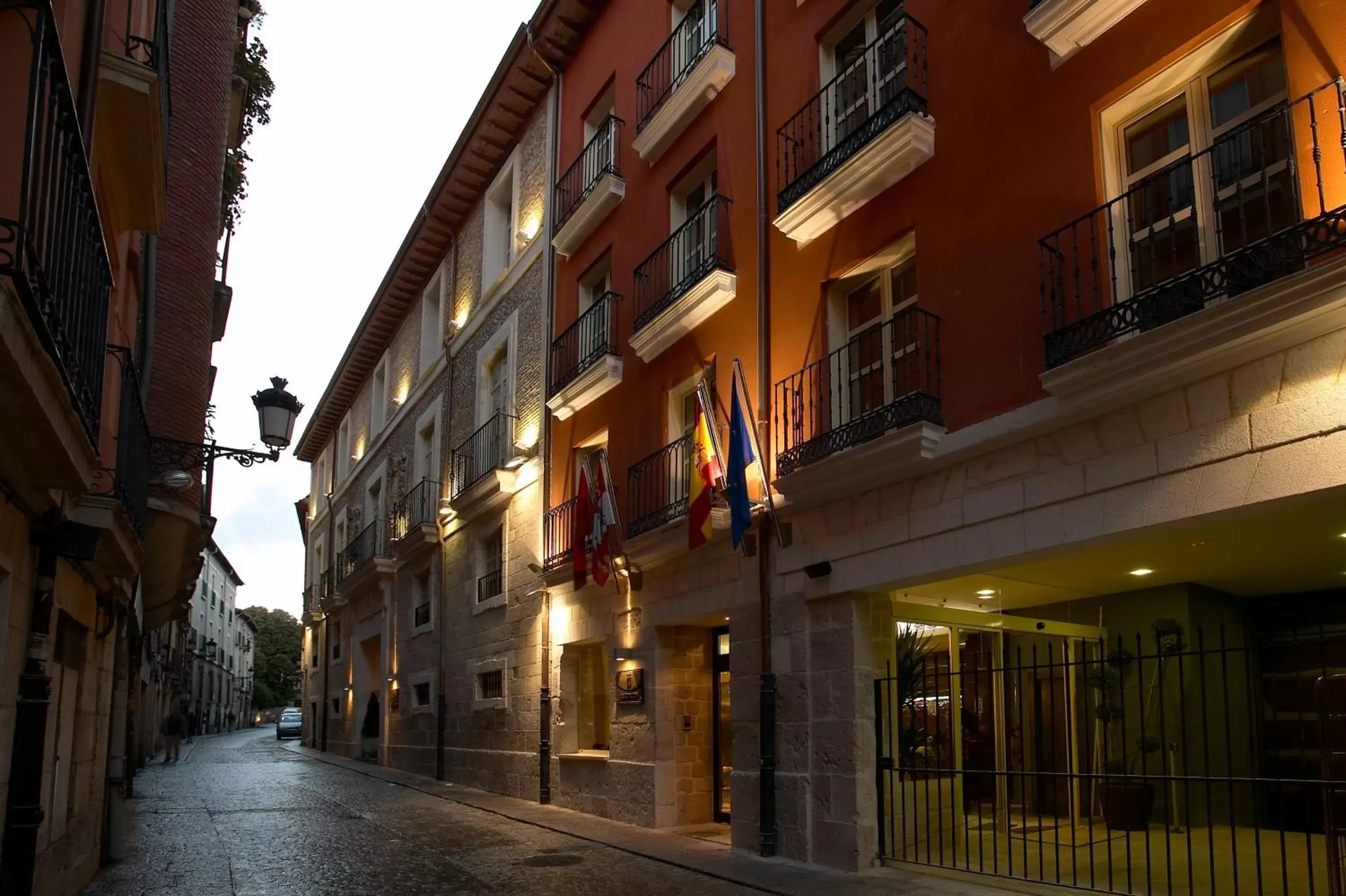 Facade/entrance in Palacio de los Blasones Suites