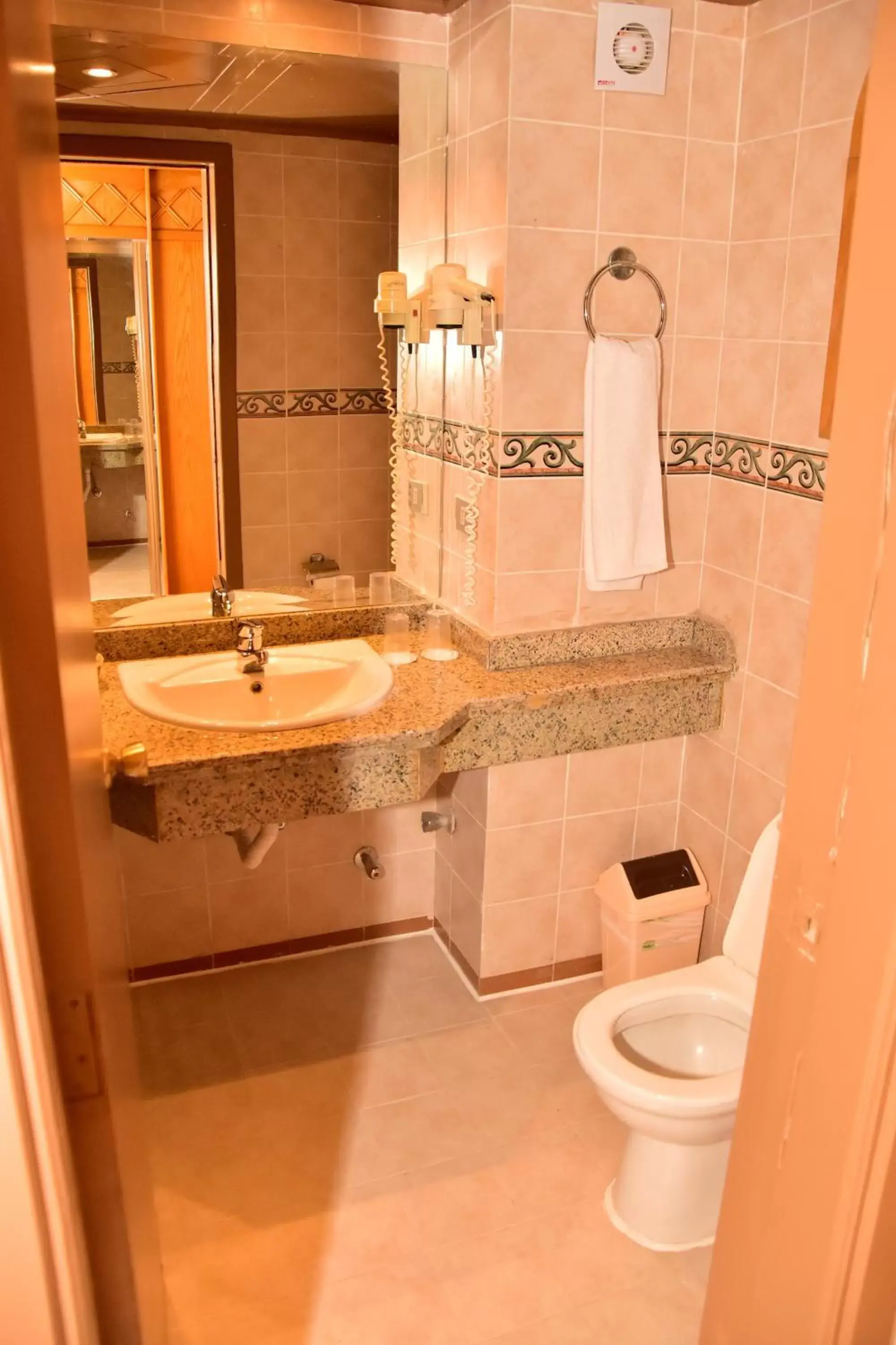 Shower, Bathroom in Dive Inn Resort