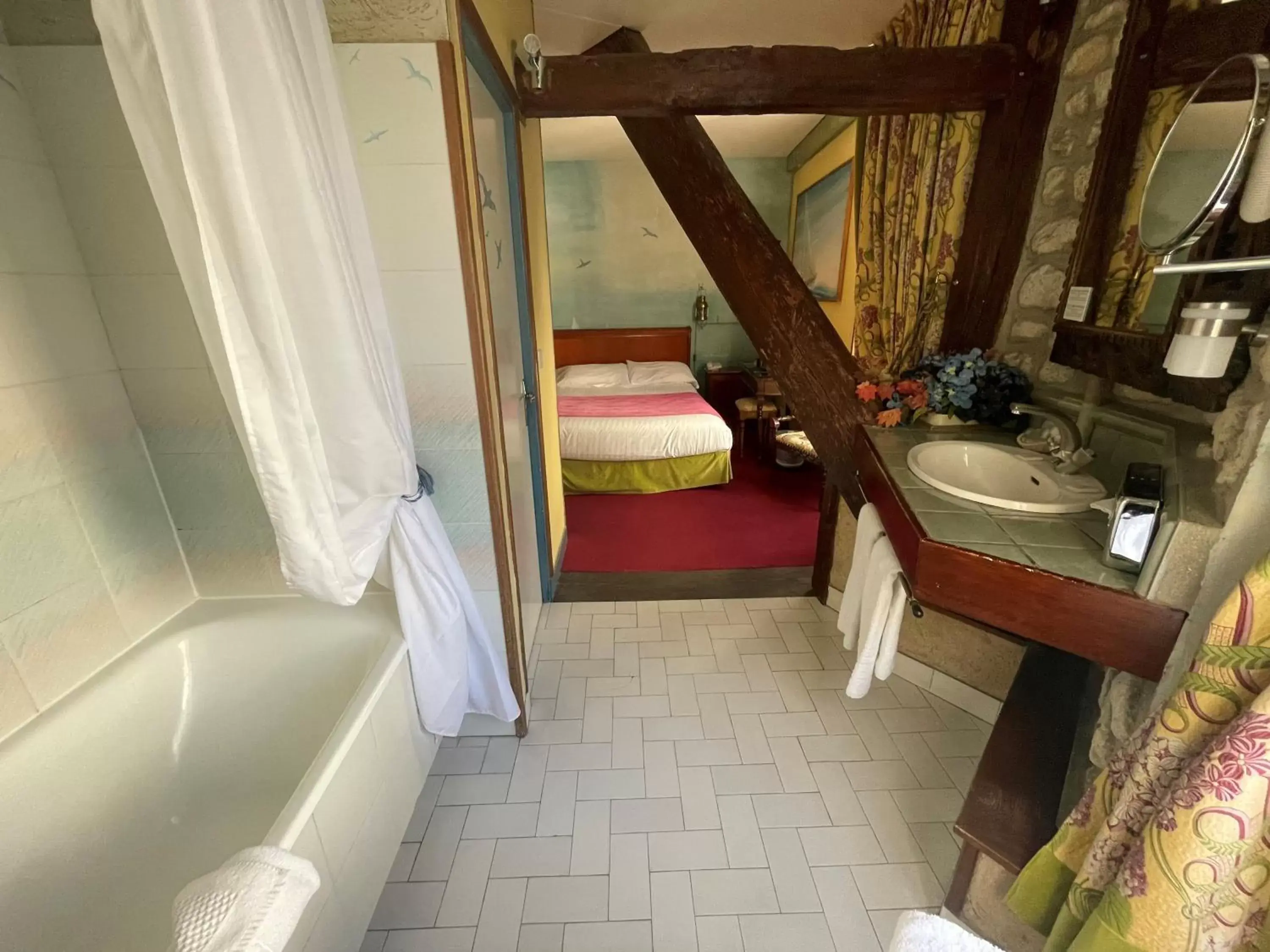 Photo of the whole room, Bathroom in Grand Hôtel Dechampaigne