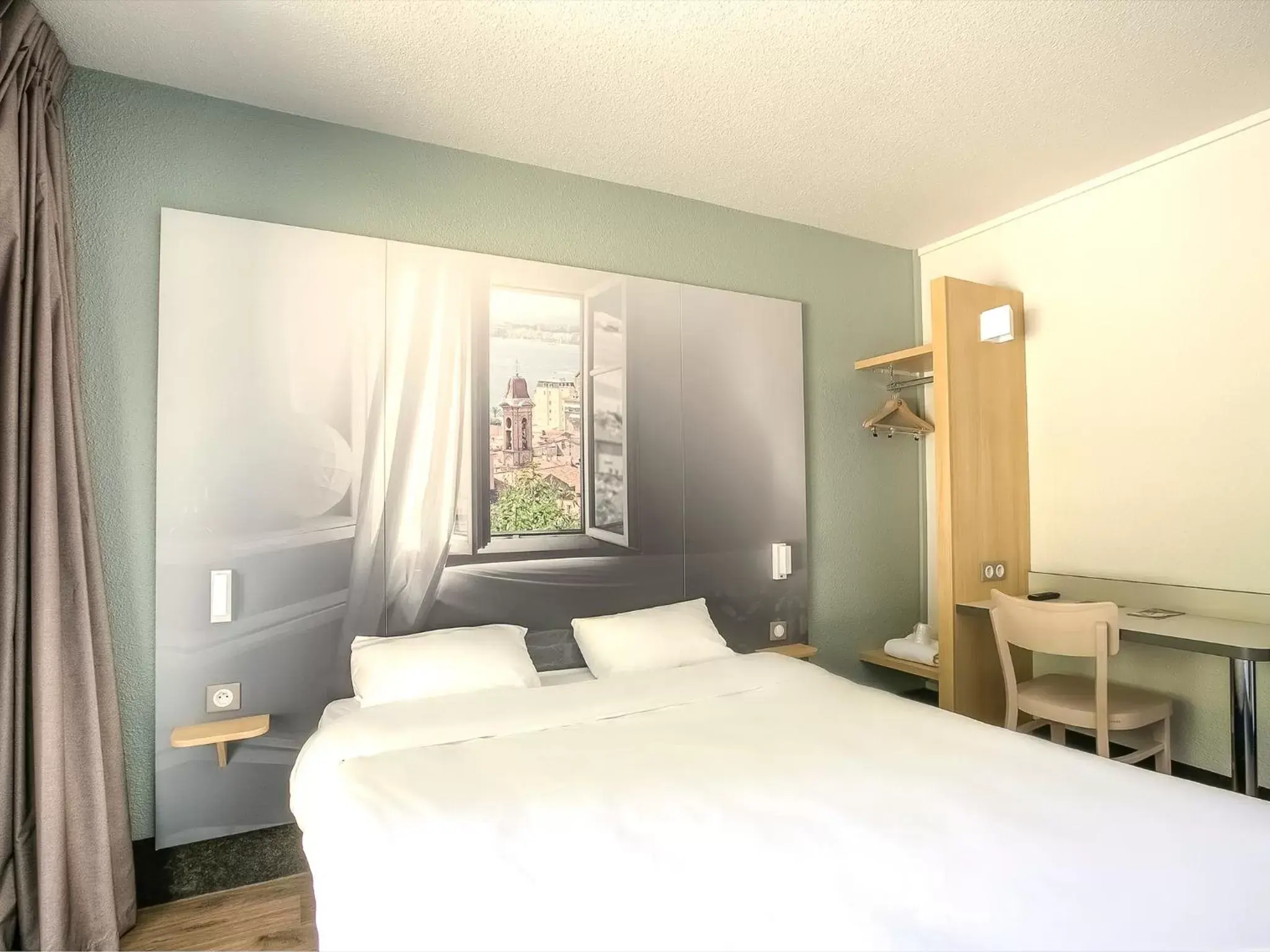 Bedroom, Bed in B&B HOTEL Villeneuve Loubet Village