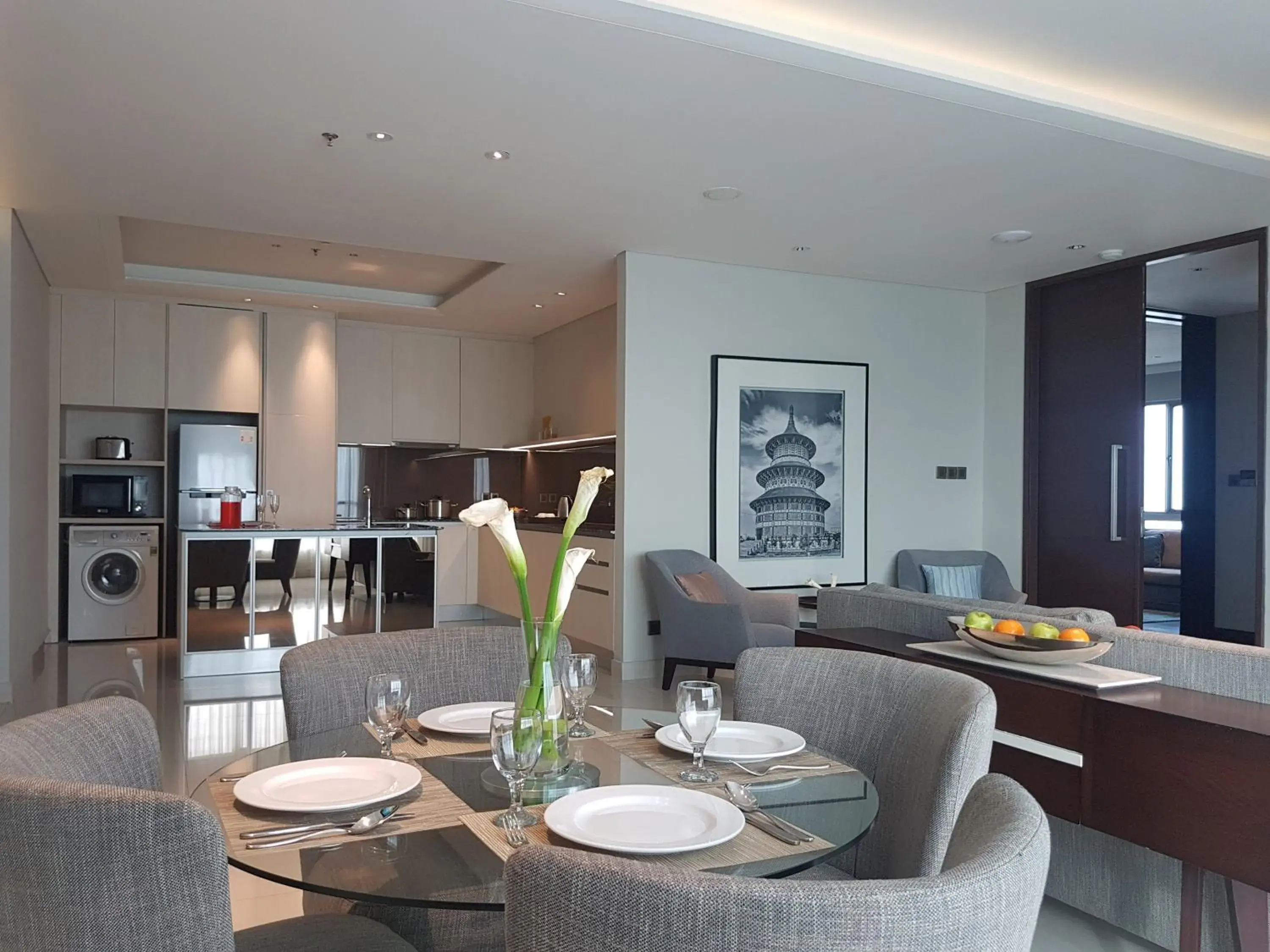 Living room, Restaurant/Places to Eat in Ascott Waterplace Surabaya
