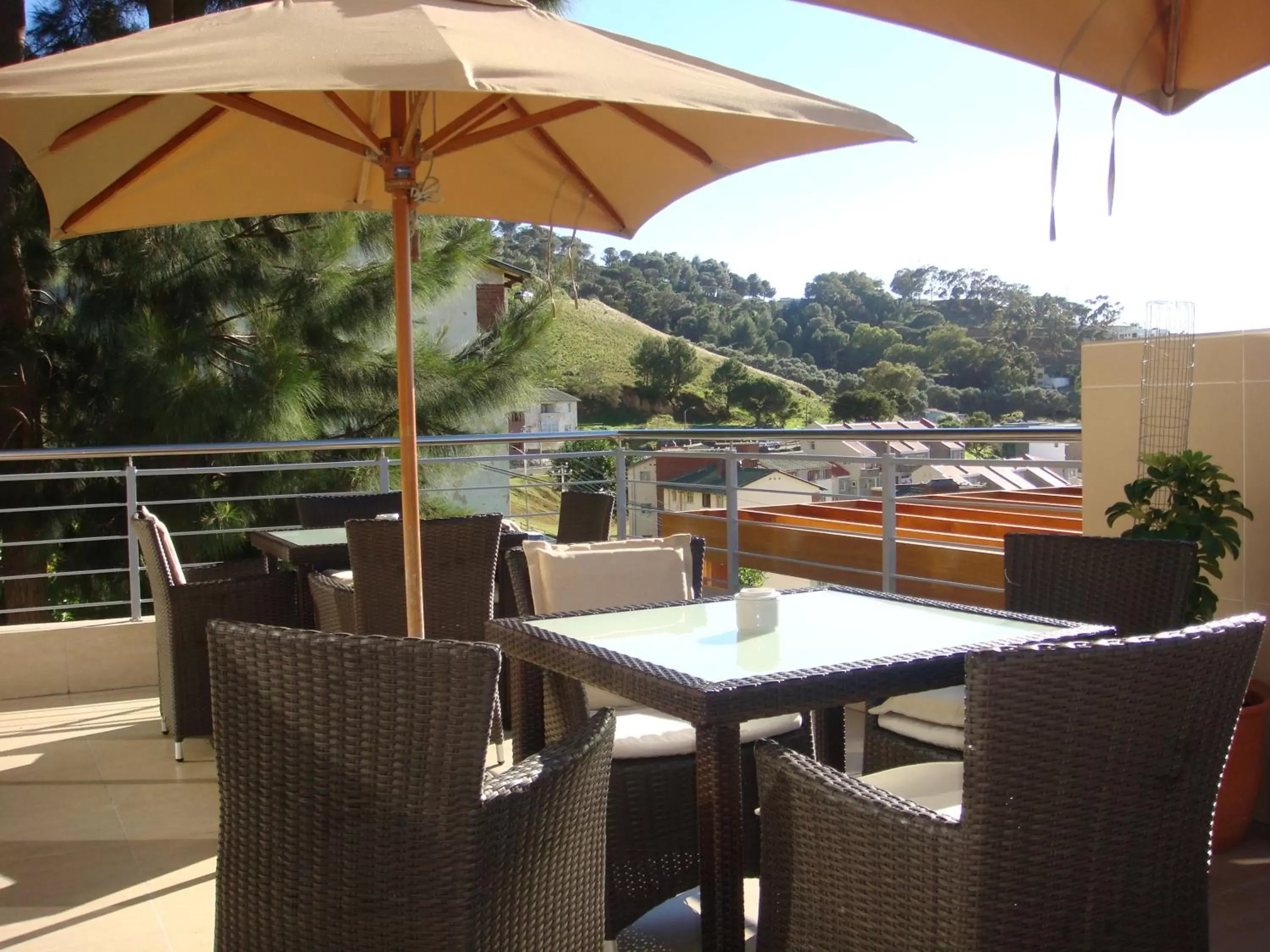 Balcony/Terrace, Restaurant/Places to Eat in Signal Hill Lodge