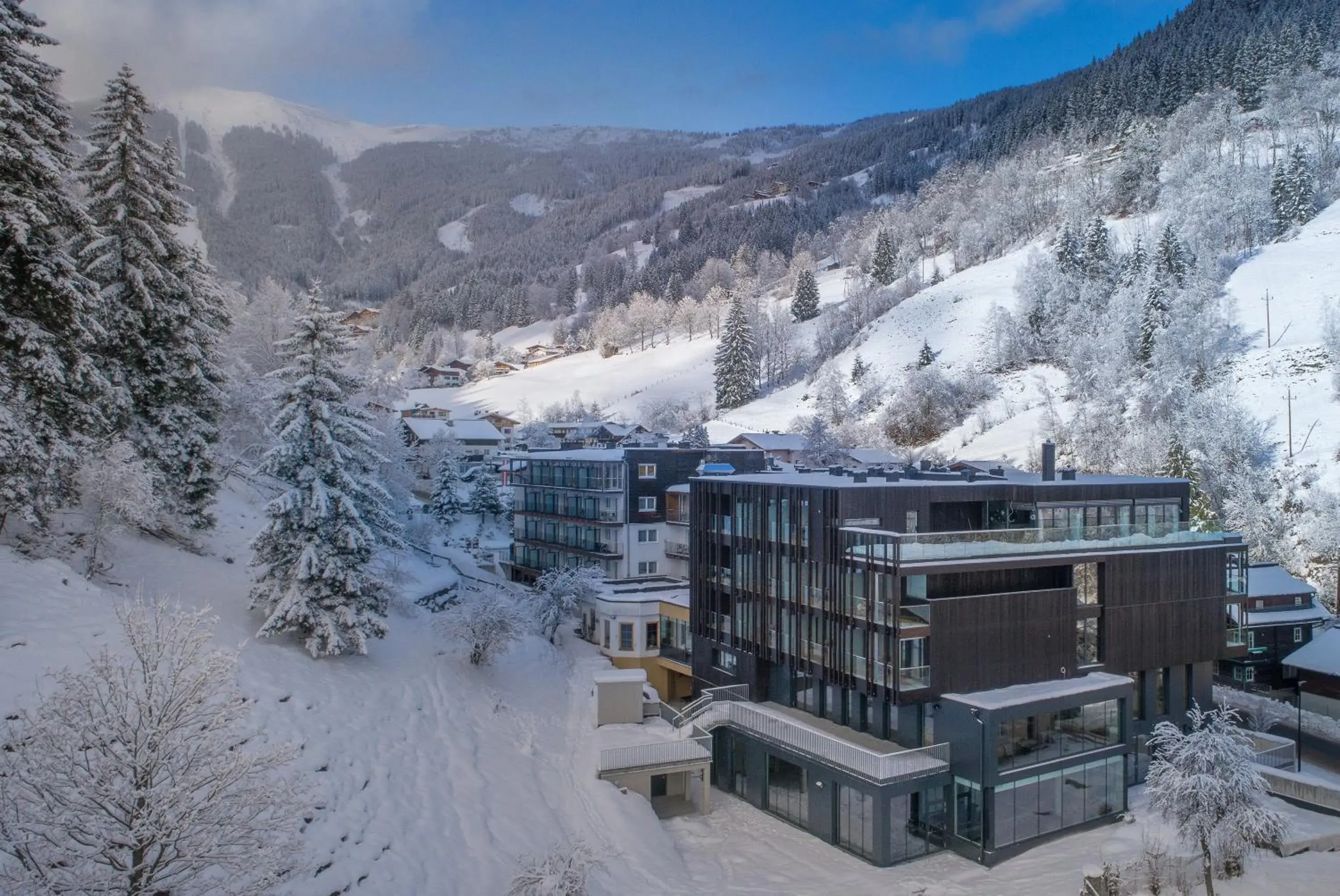 Property building, Winter in Hotel Der Waldhof