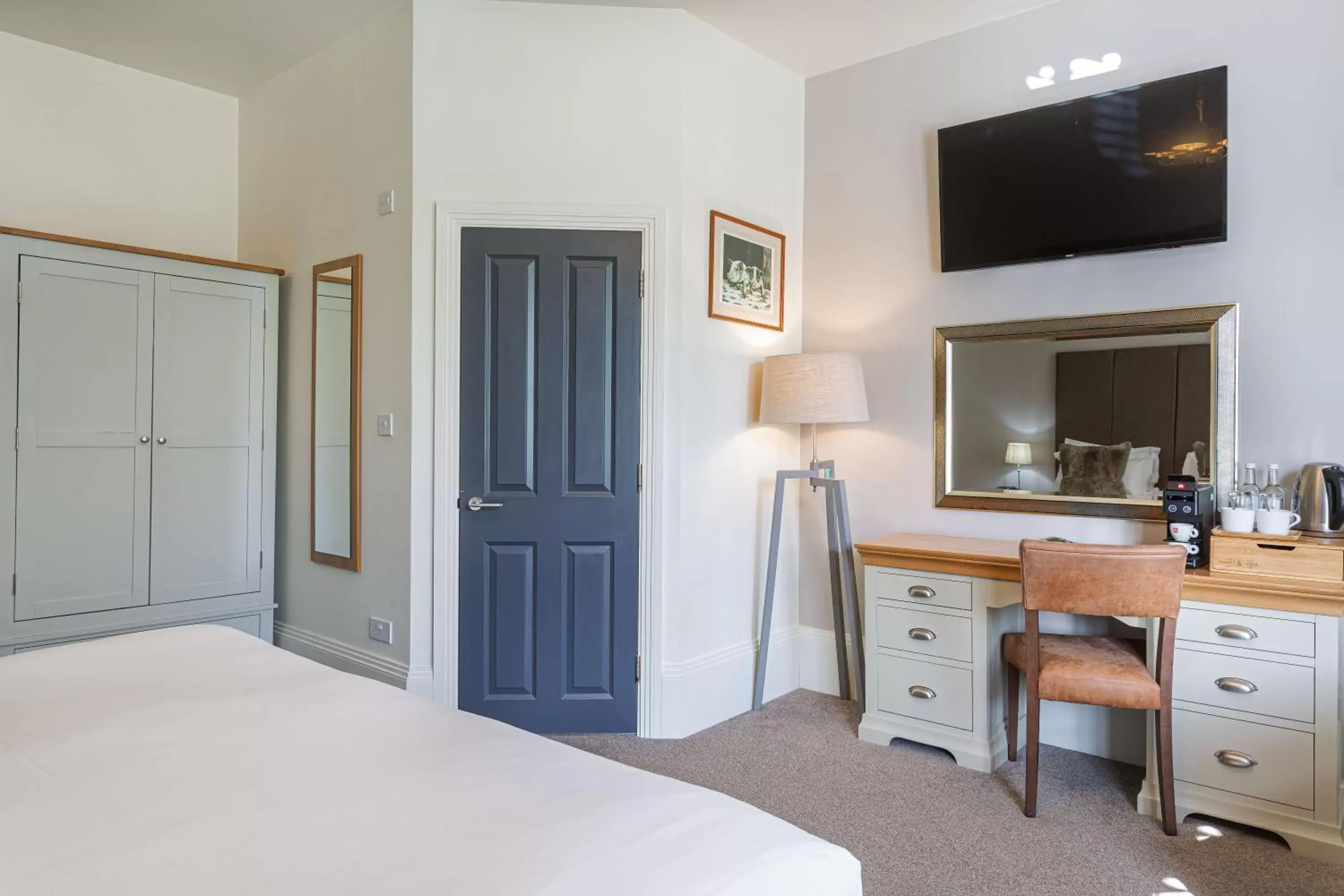 Bed, TV/Entertainment Center in Forest Park Country Hotel & Inn, Brockenhurst, New Forest, Hampshire