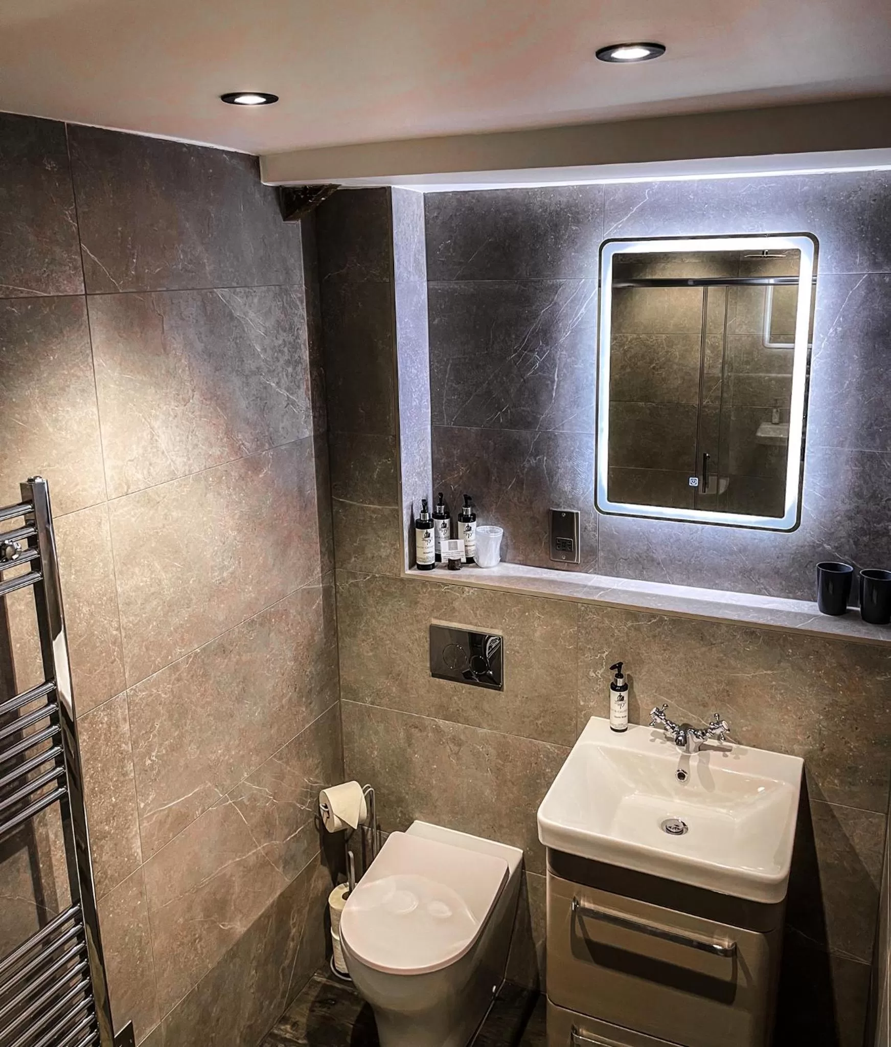 Bathroom in South Causey Inn