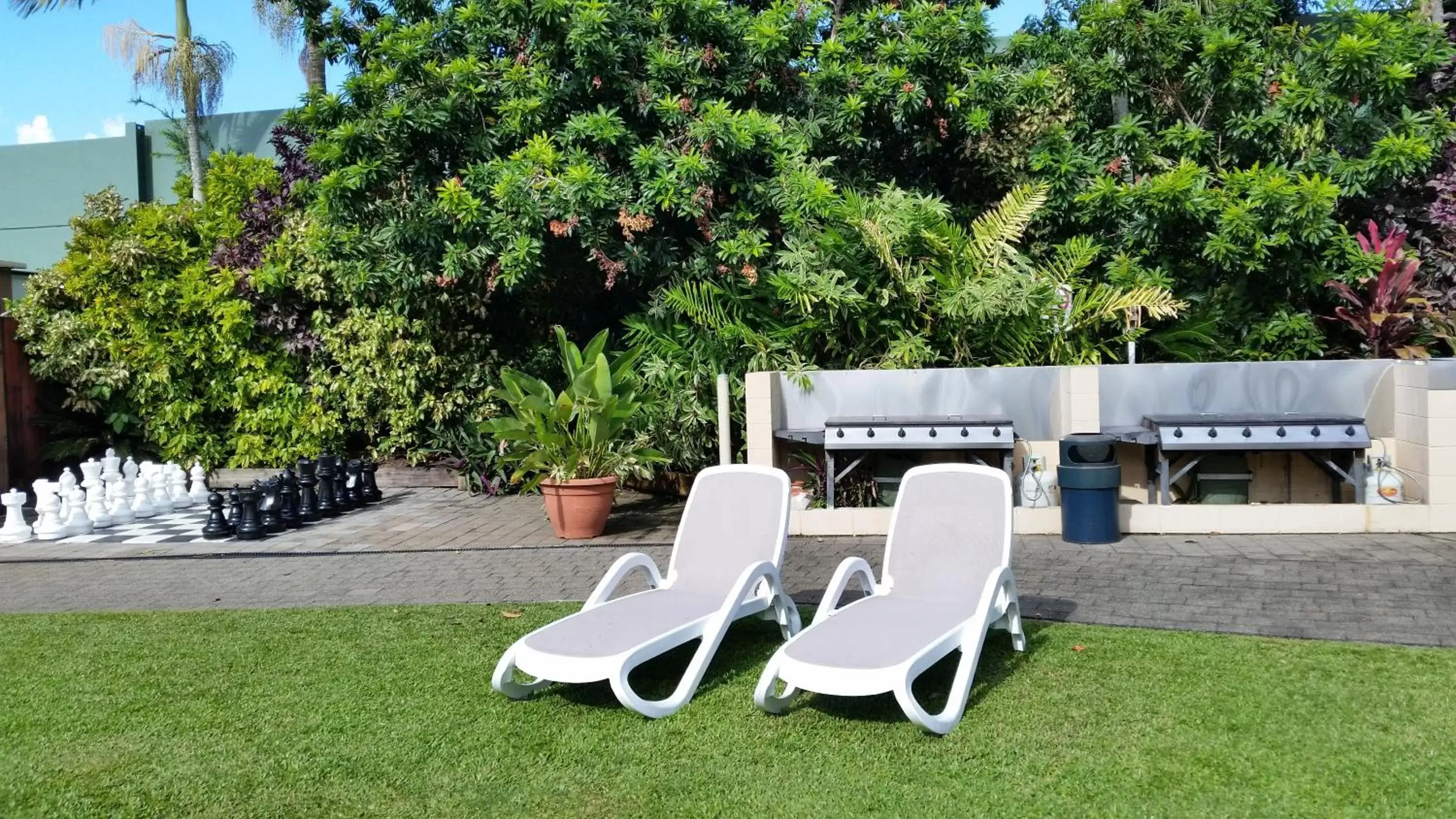 BBQ facilities, Garden in Cairns Gateway Resort