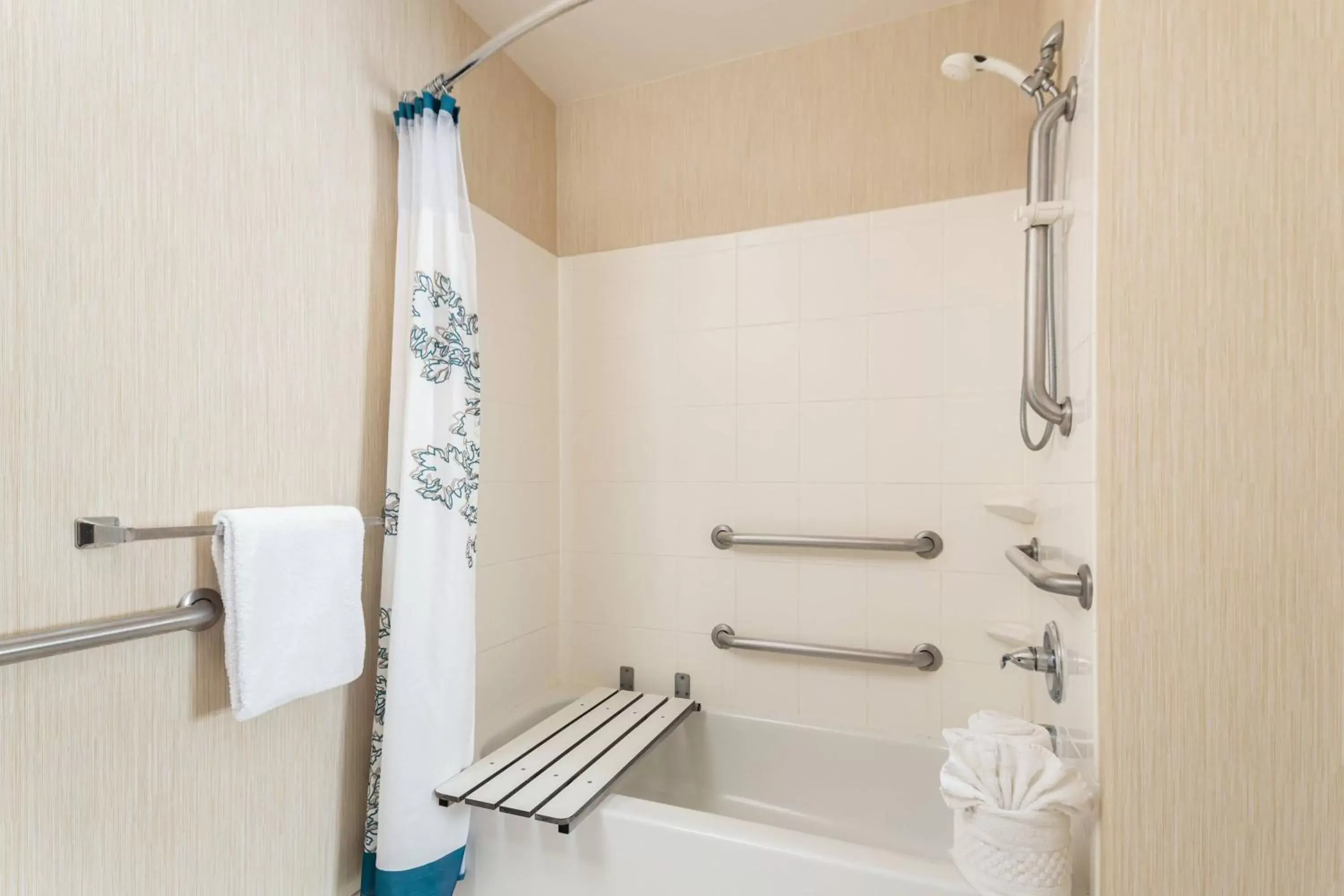 Bathroom in Residence Inn Manassas Battlefield Park