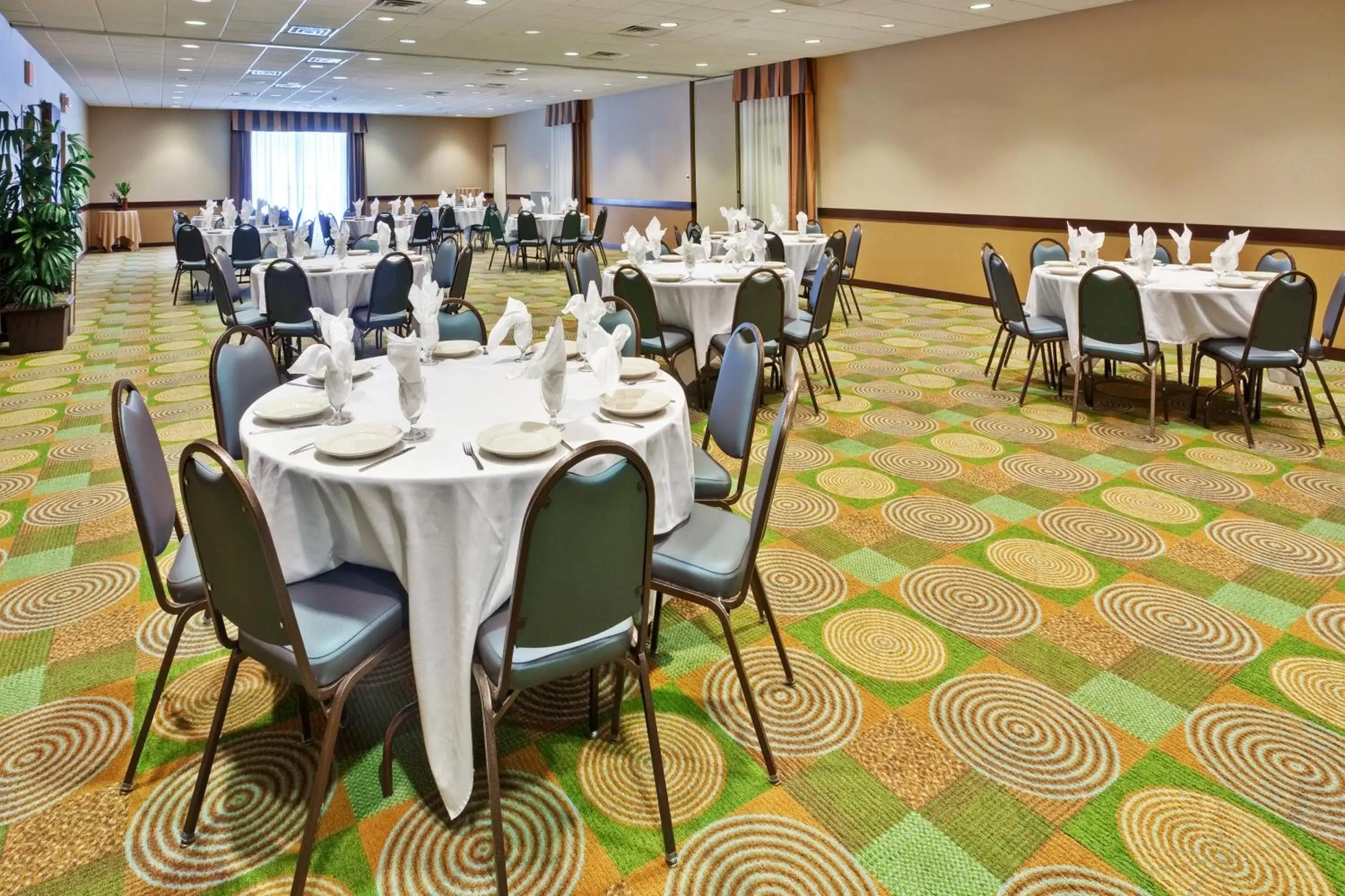 Meeting/conference room, Restaurant/Places to Eat in Holiday Inn Bloomington-University Area, an IHG Hotel