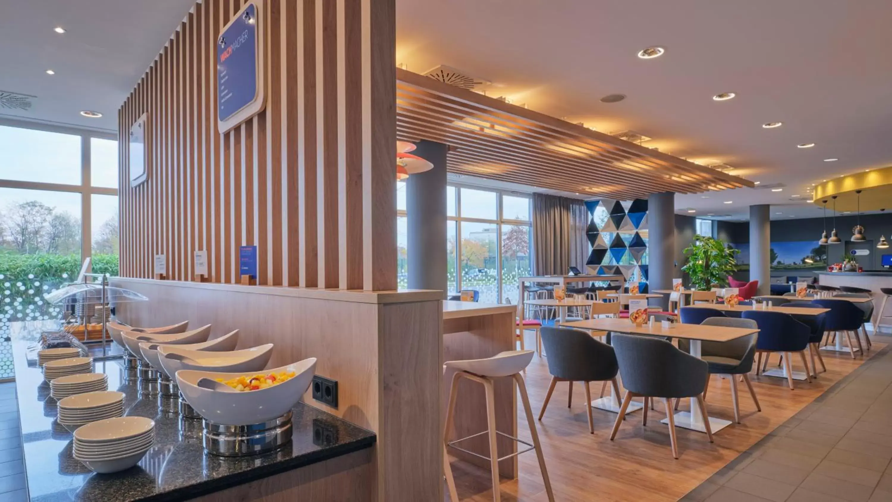 Restaurant/Places to Eat in Holiday Inn Express Duesseldorf City Nord, an IHG Hotel