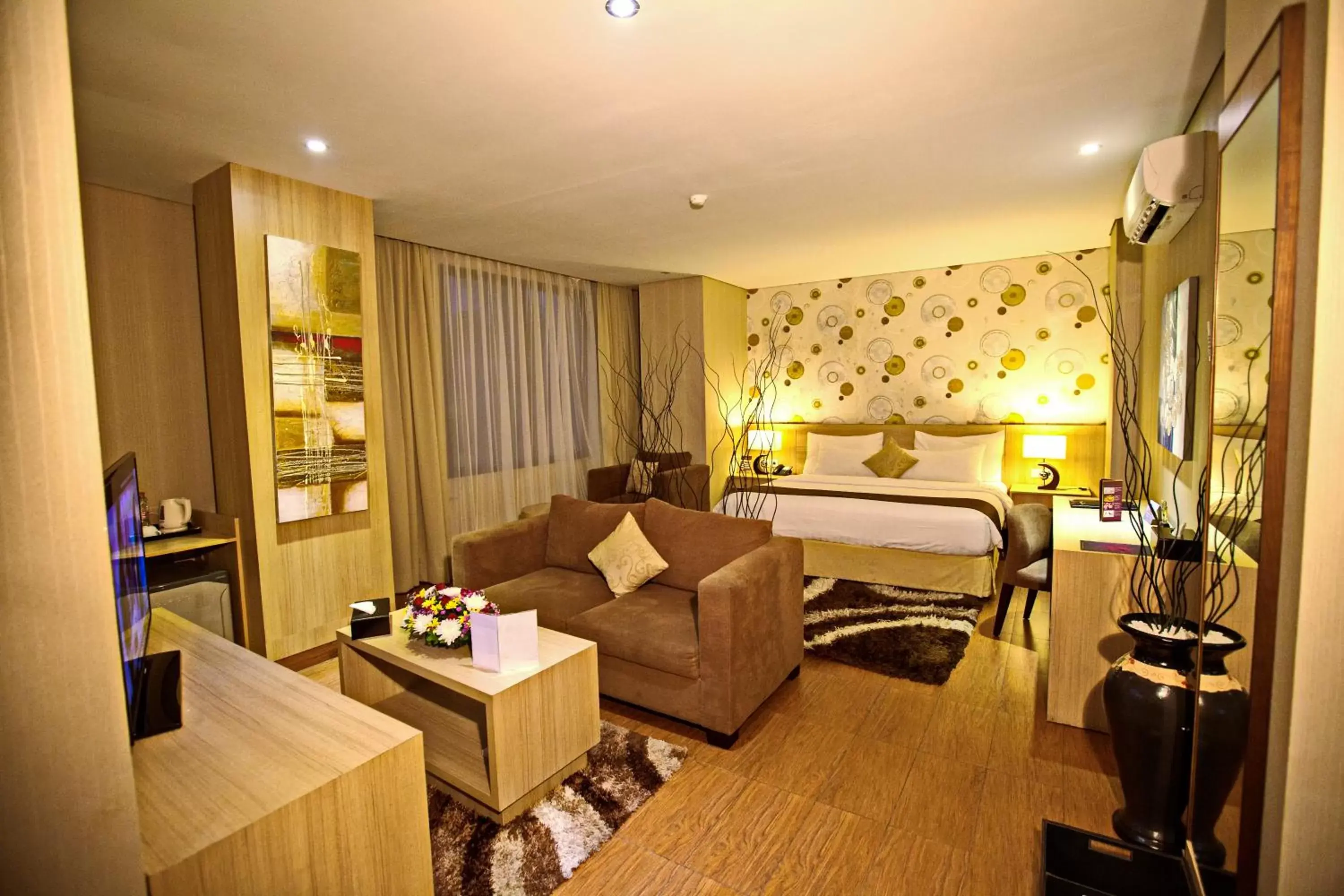 Bed, Seating Area in Padjadjaran Suites Resort and Convention Hotel