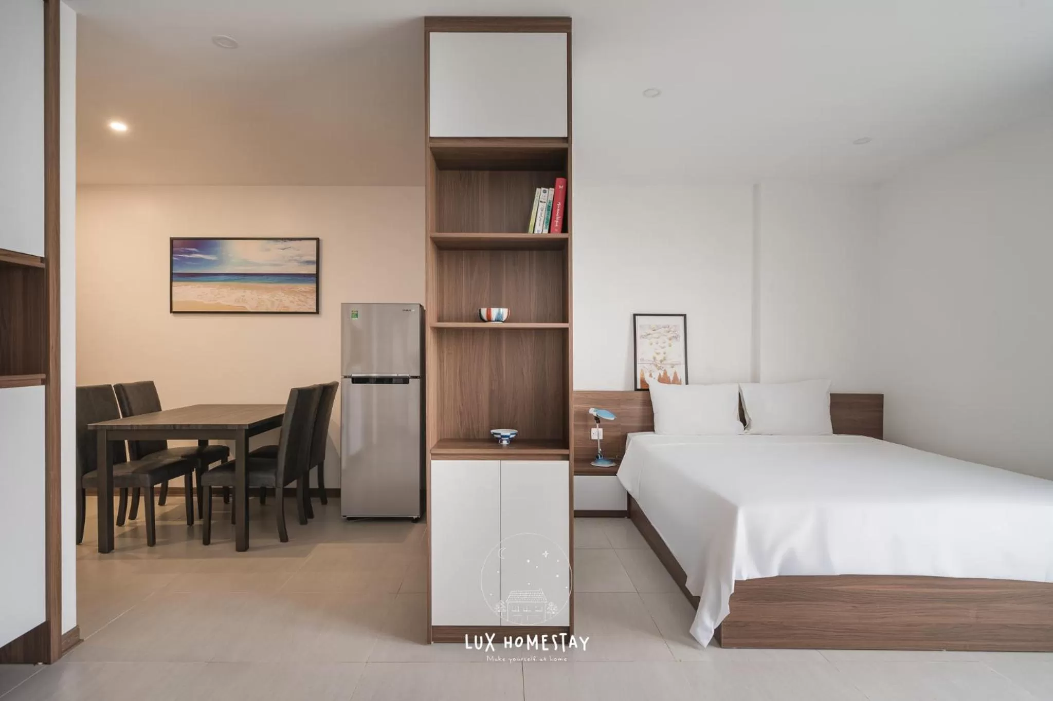 Kitchen or kitchenette, Bed in Lux Westlake Studio