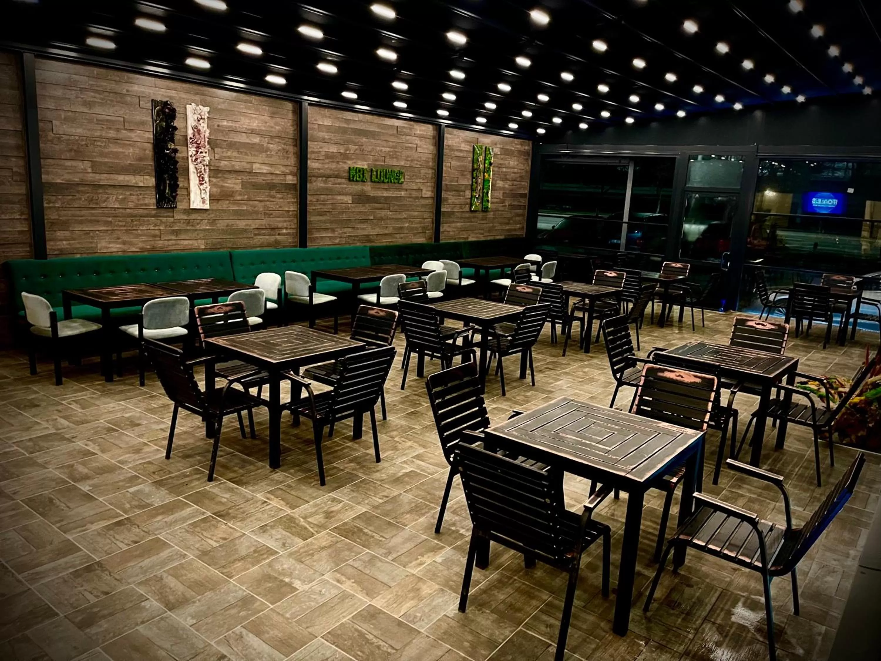 Restaurant/places to eat in MBI Travel Inn