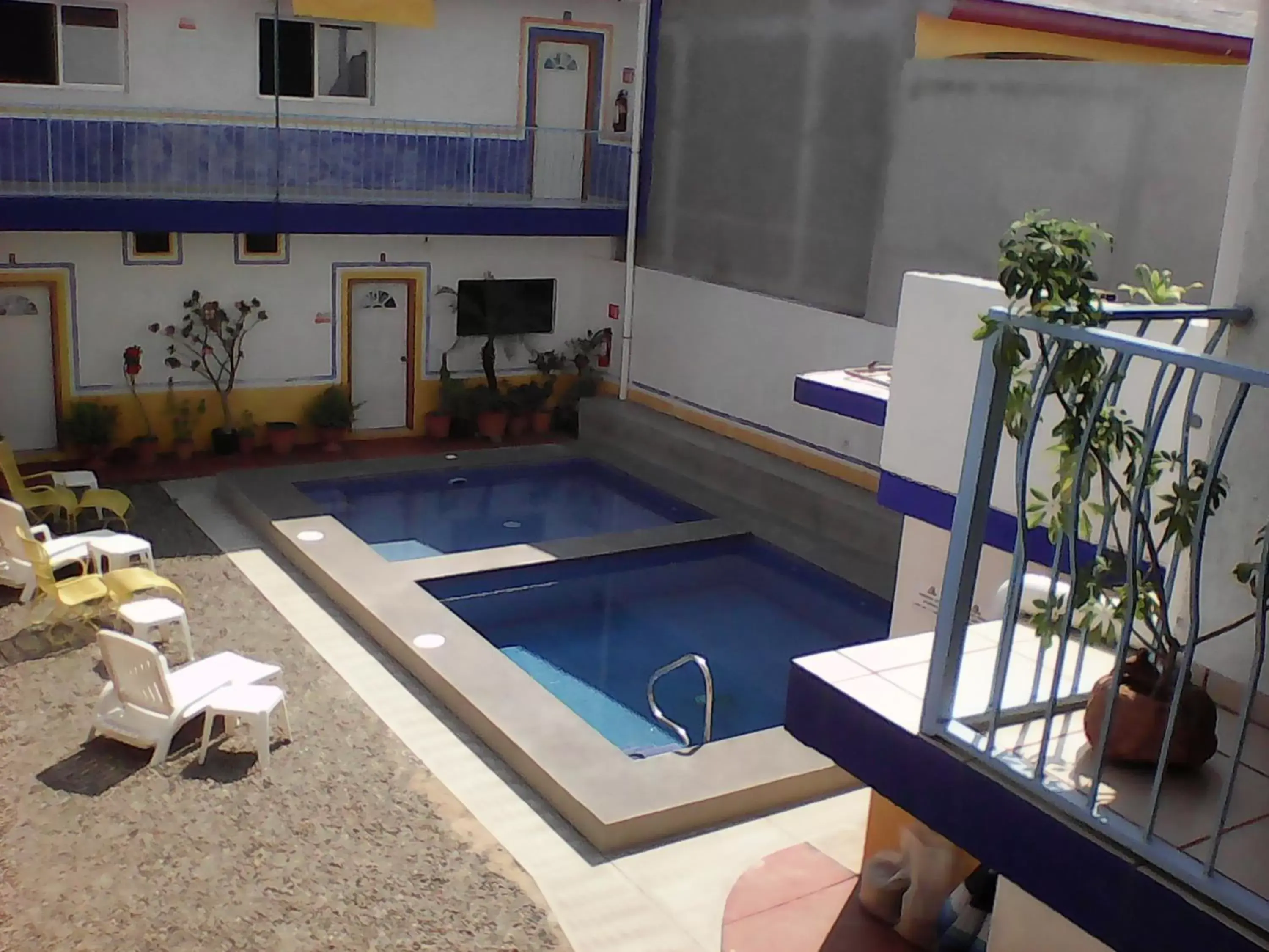 , Swimming Pool in Hotel Sarabi