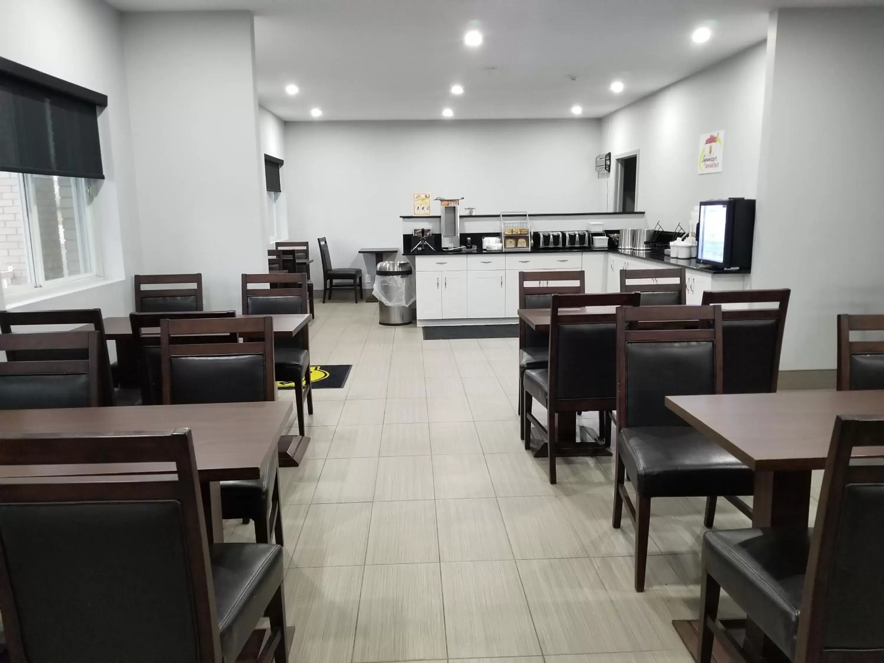 Breakfast in Super 8 by Wyndham Windsor/Dougall Breakfast in Super 8 by Wyndham Windsor/Dougall