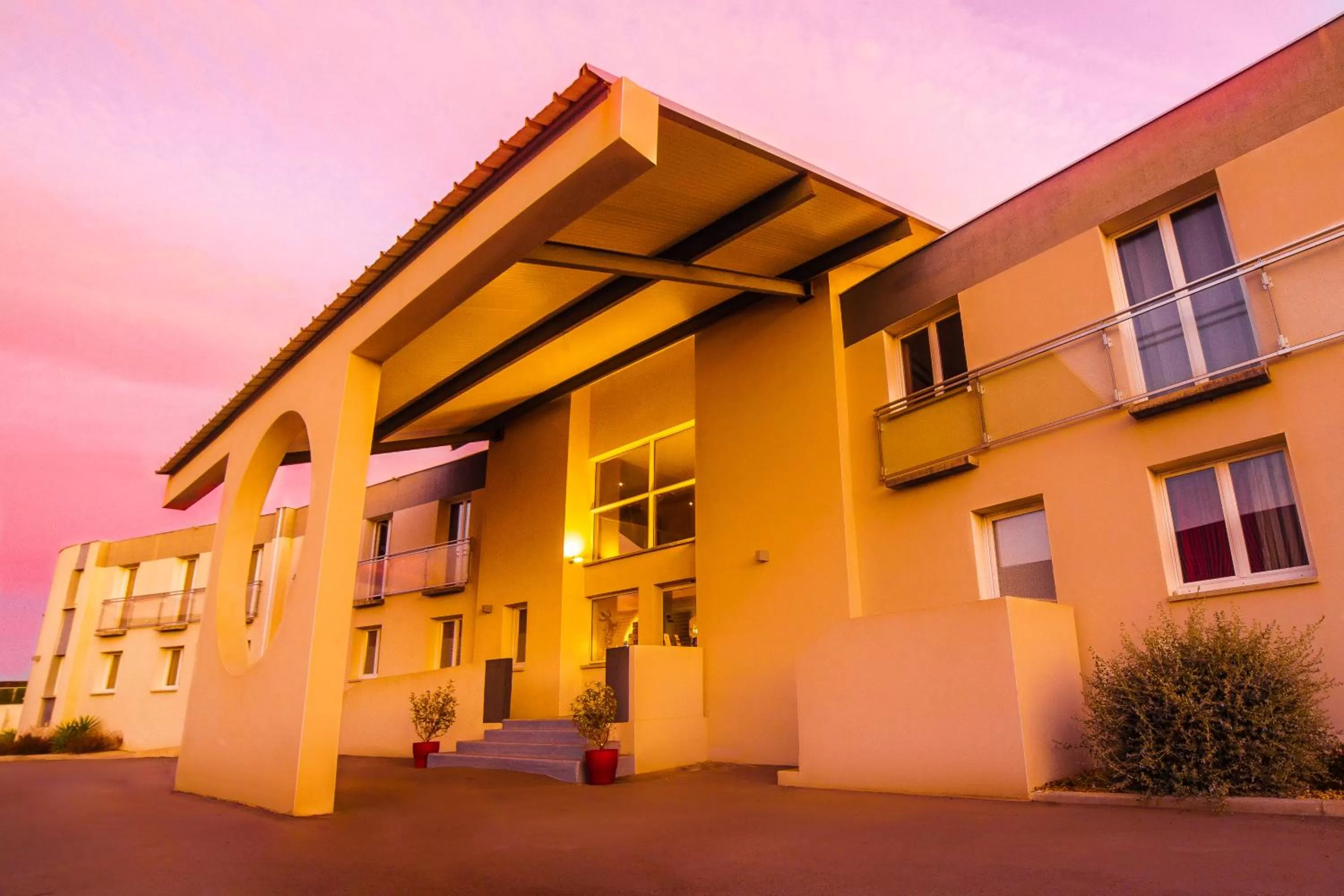 Property building in The Originals City, Hôtel Les Dômes, Perpignan Sud Saleilles