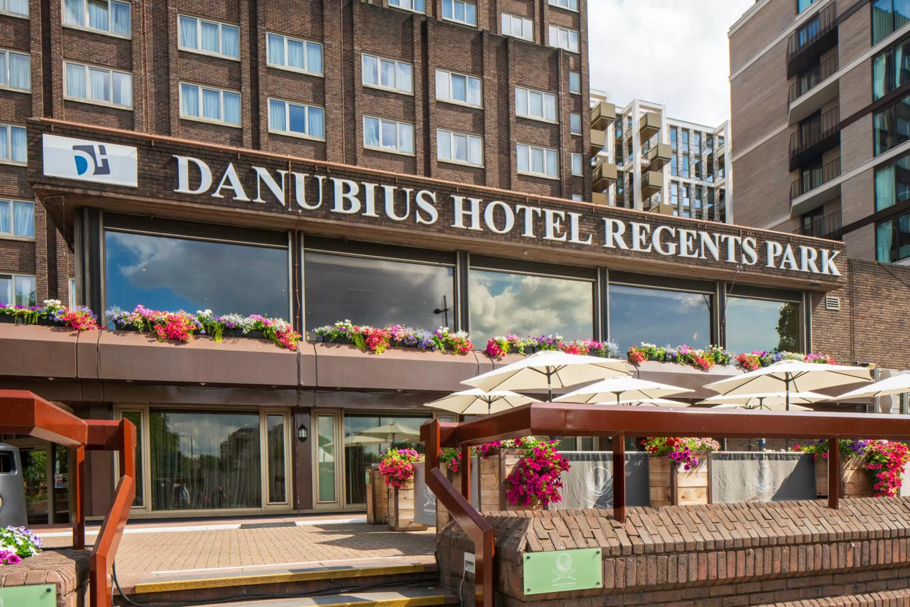 Property building in Danubius Hotel Regents Park