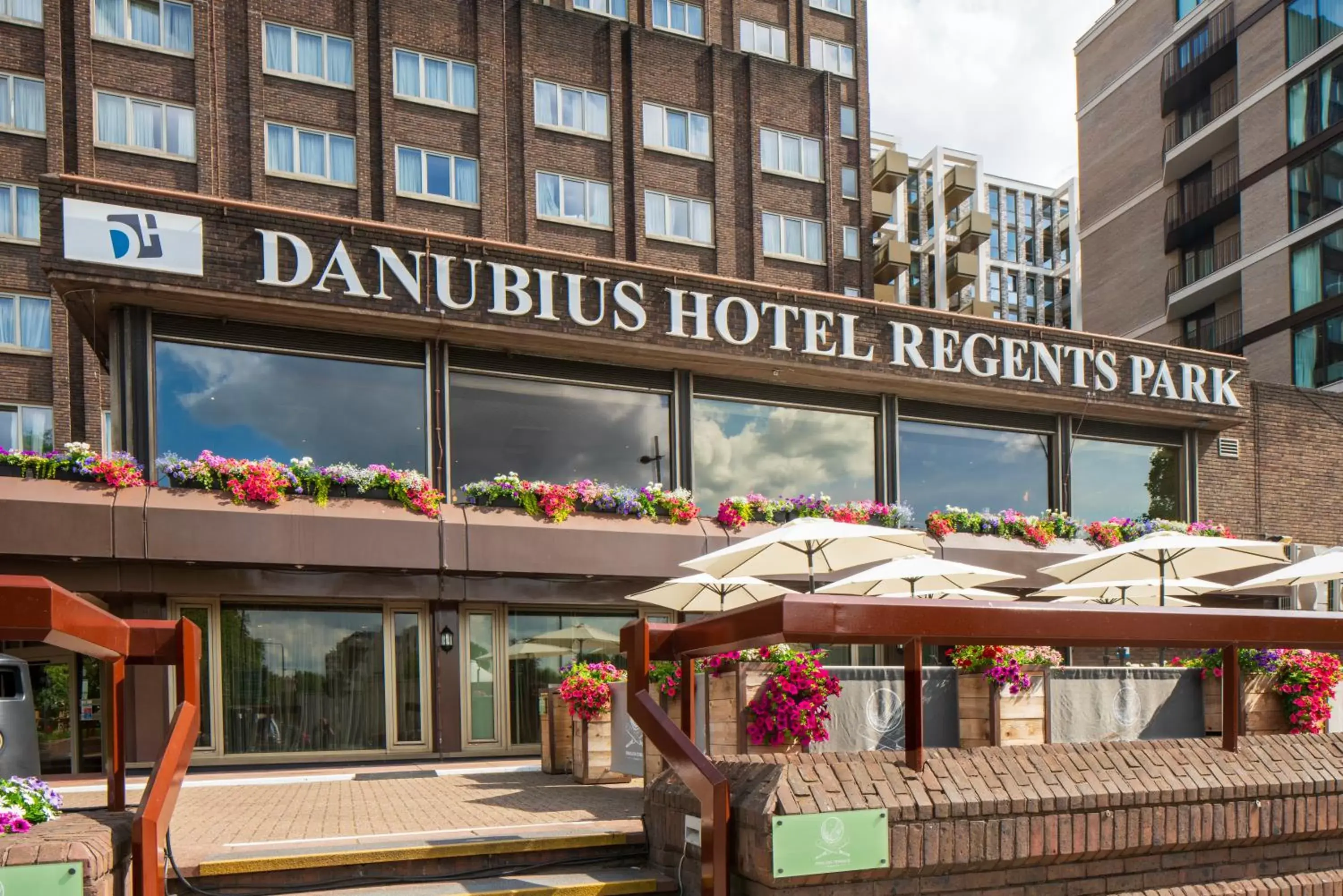 Property Building in Danubius Hotel Regents Park