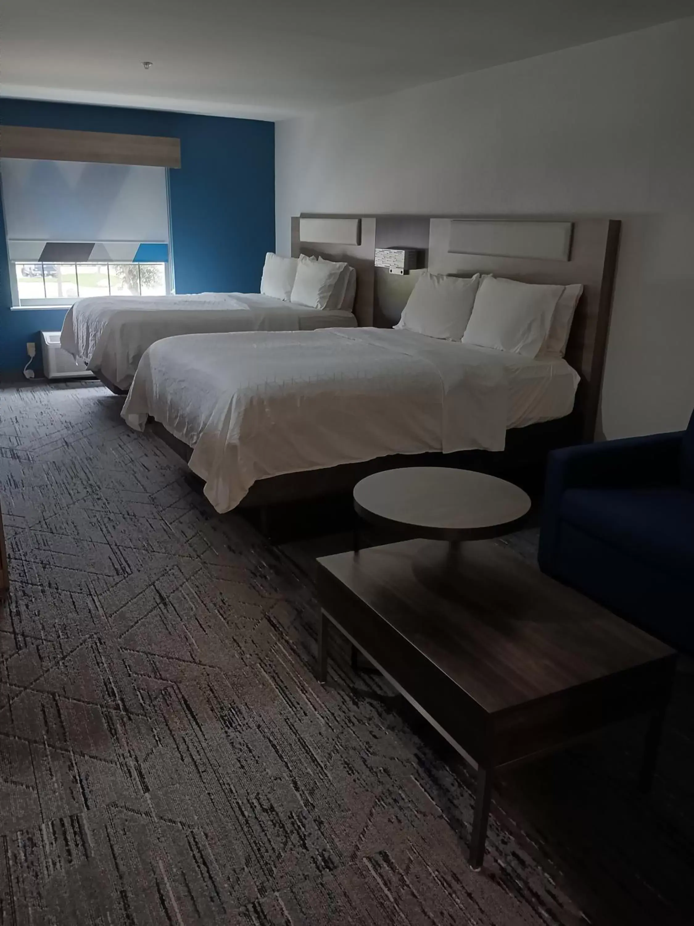 Bedroom, Bed in Holiday Inn Express & Suites - Jourdanton-Pleasanton, an IHG Hotel