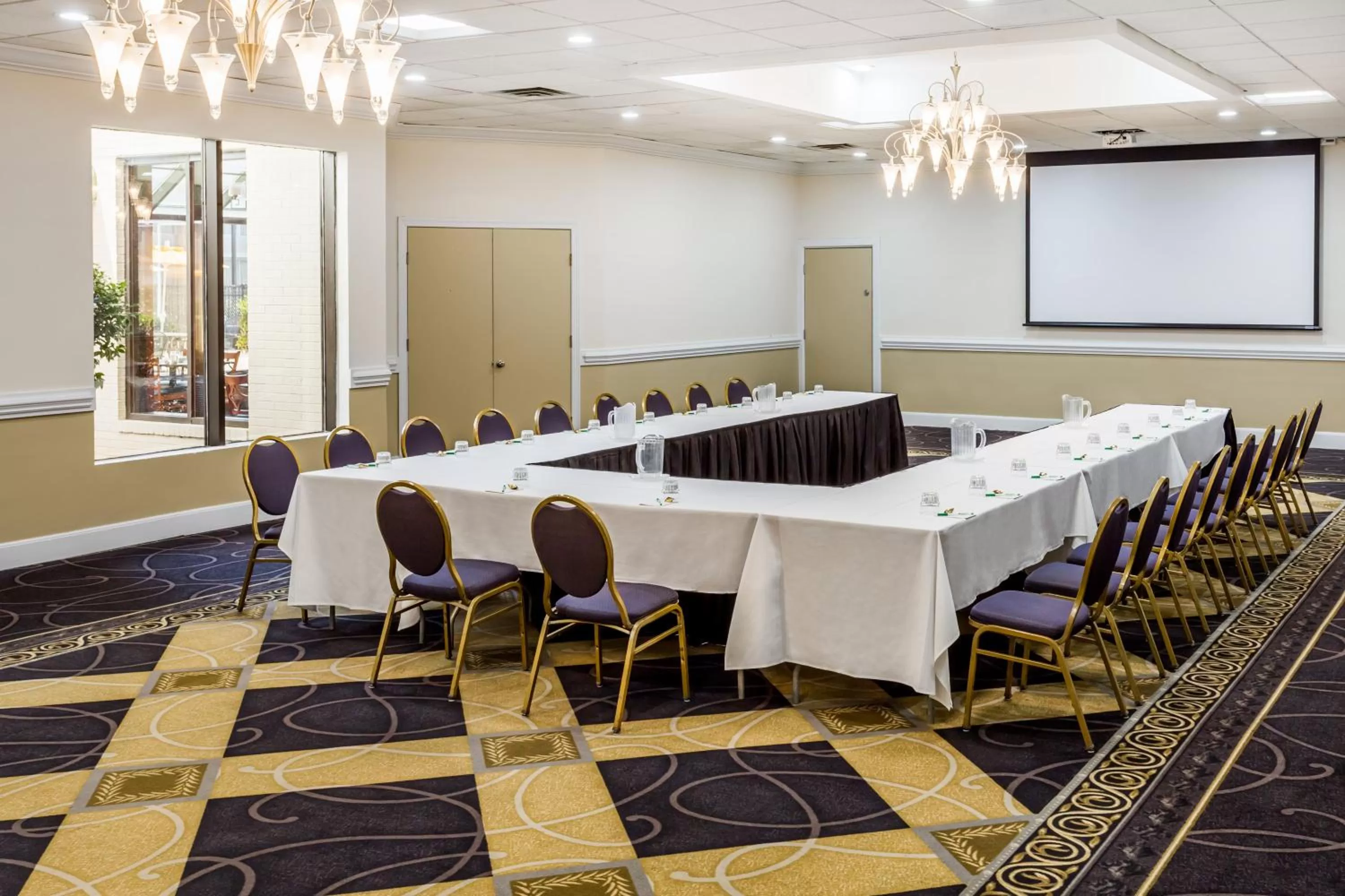 Food and drinks in Wyndham Garden Greensboro