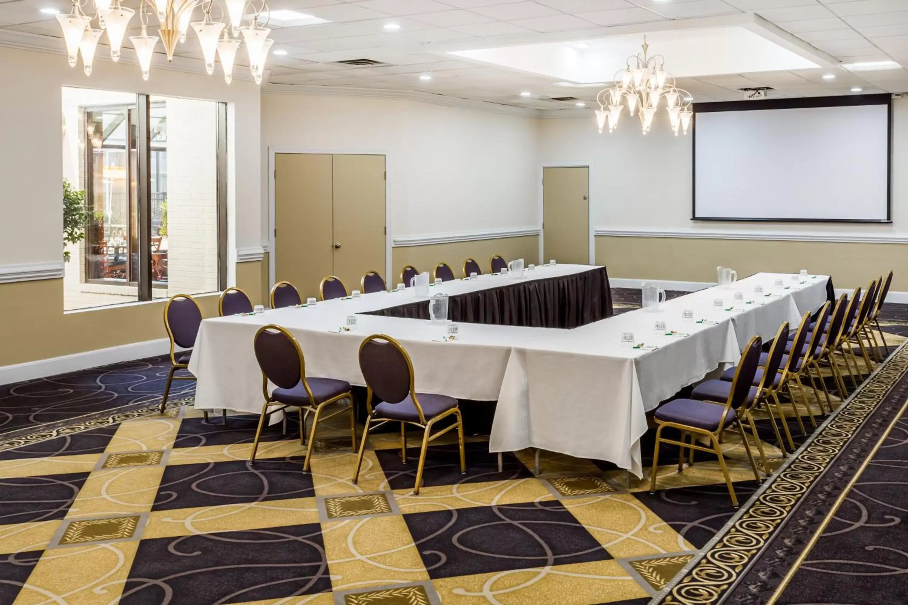 Food and drinks in Wyndham Garden Greensboro Food and drinks in Wyndham Garden Greensboro