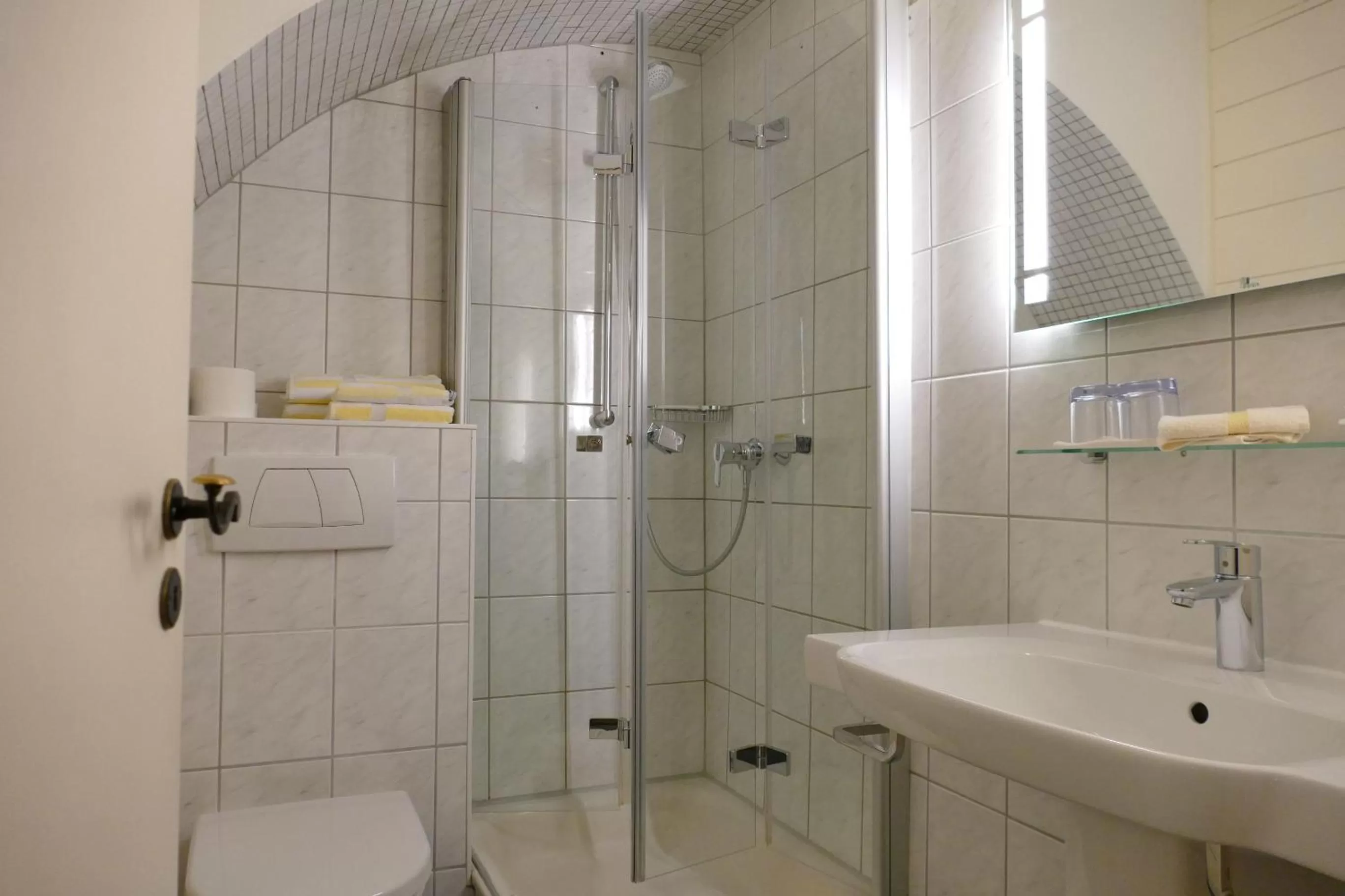 Bathroom in Altstadt-Hotel Zum Hechten