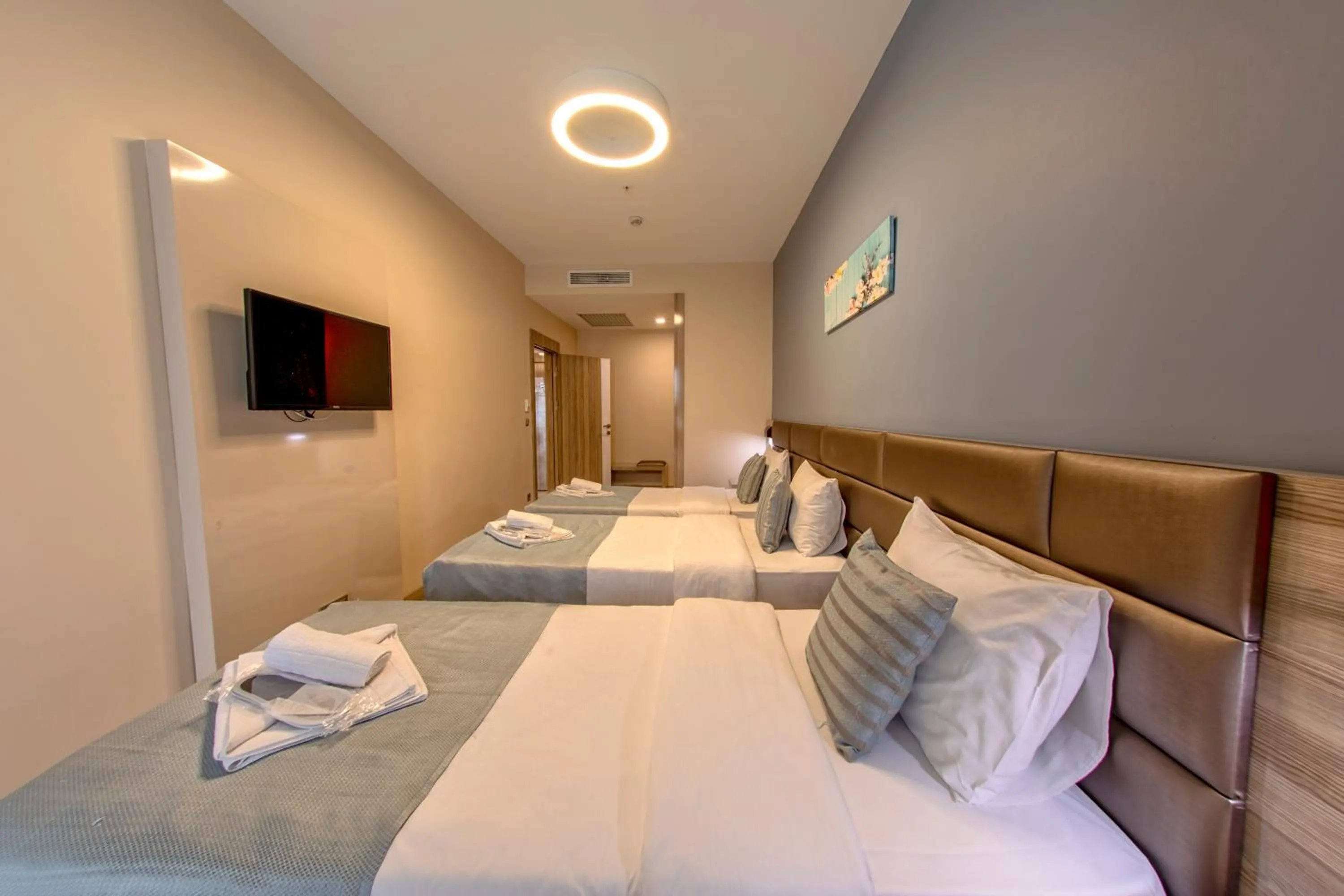 Bed in My House N5 Suites Hotel