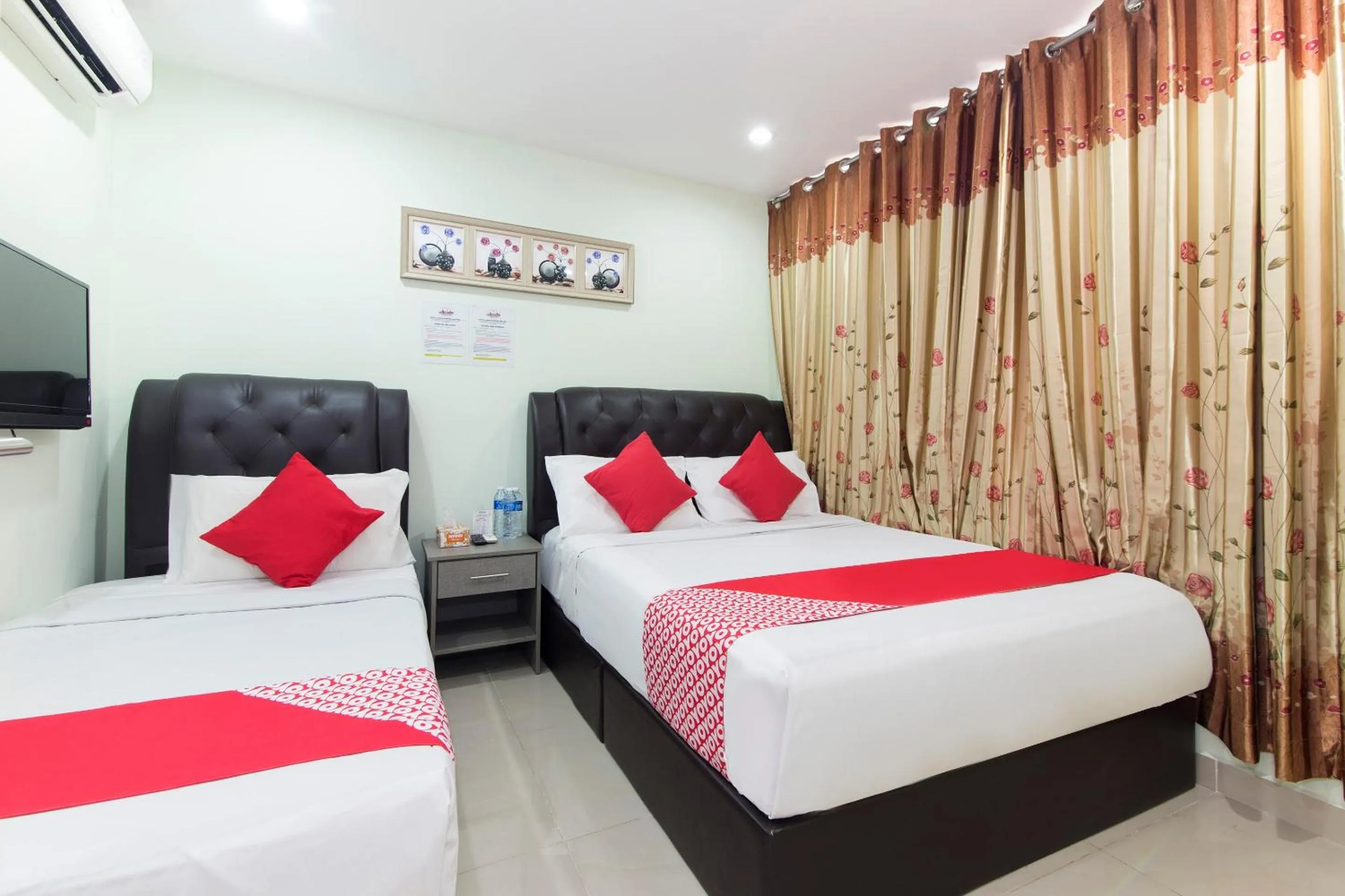 Bedroom, Bed in OYO 444 KL Empire Hotel