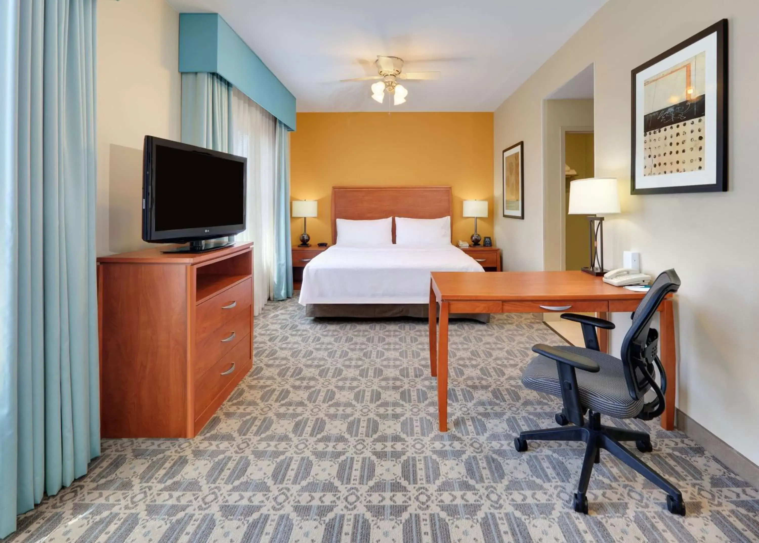 Bedroom, TV/Entertainment Center in Homewood Suites by Hilton Irving-DFW Airport
