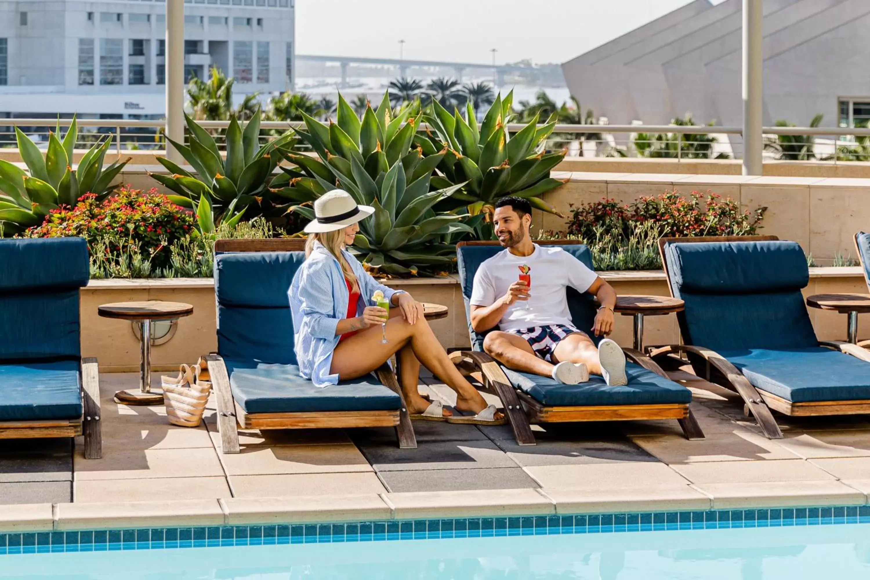 Swimming pool in Omni San Diego Hotel