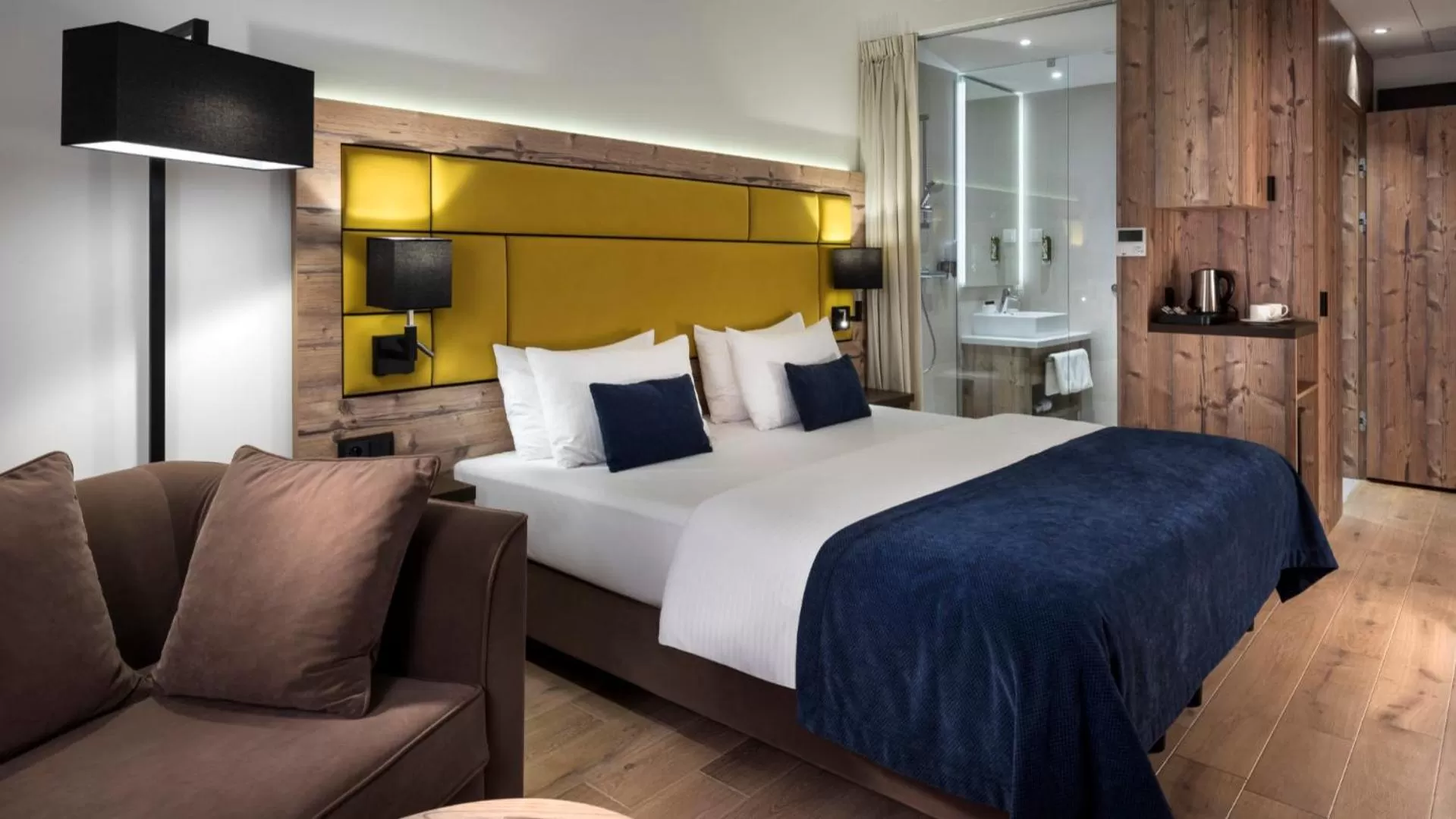 Shower, Bed in Hotel Sopot - Hotel, Conference & SPA