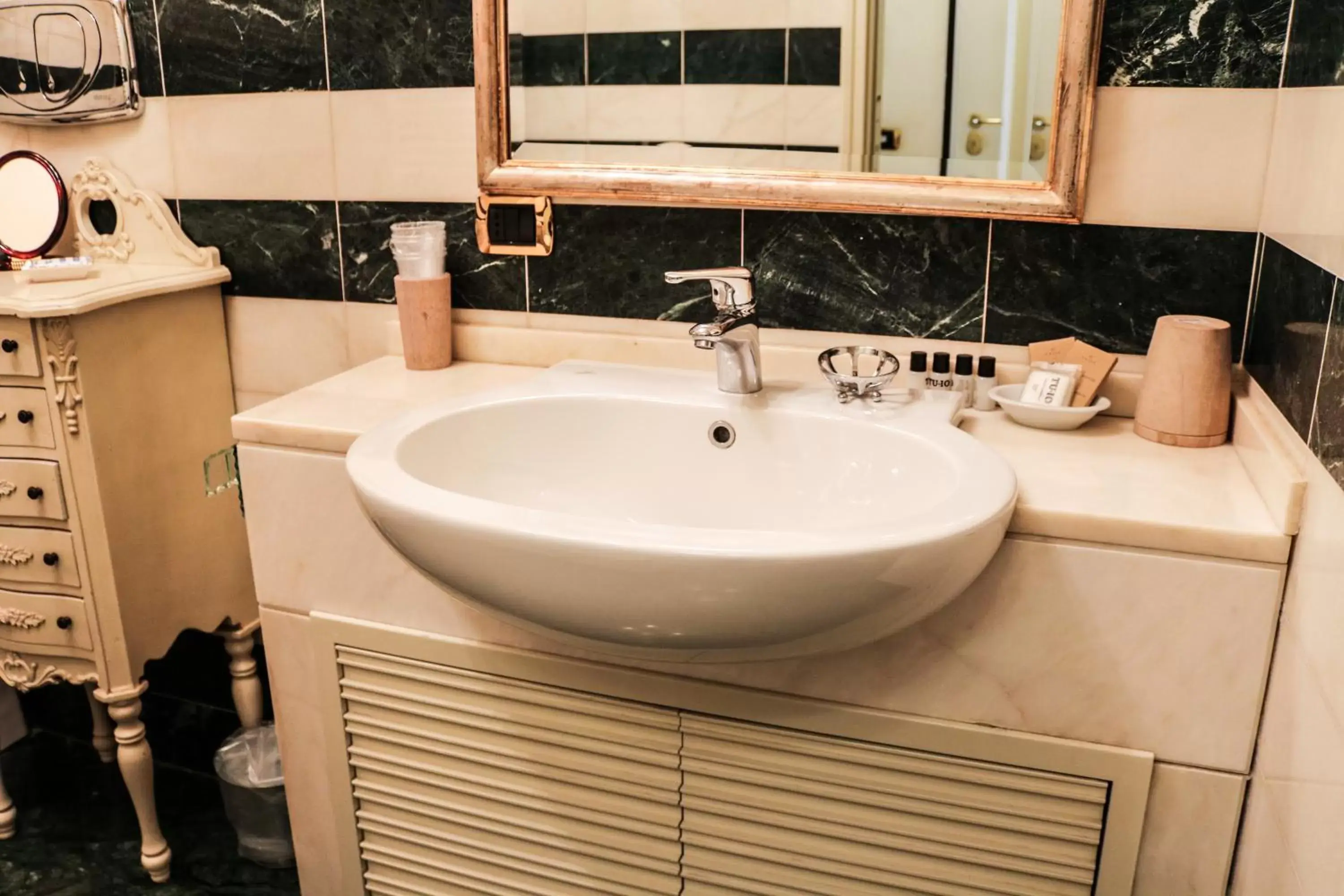 Bathroom in Rome Kings Suite