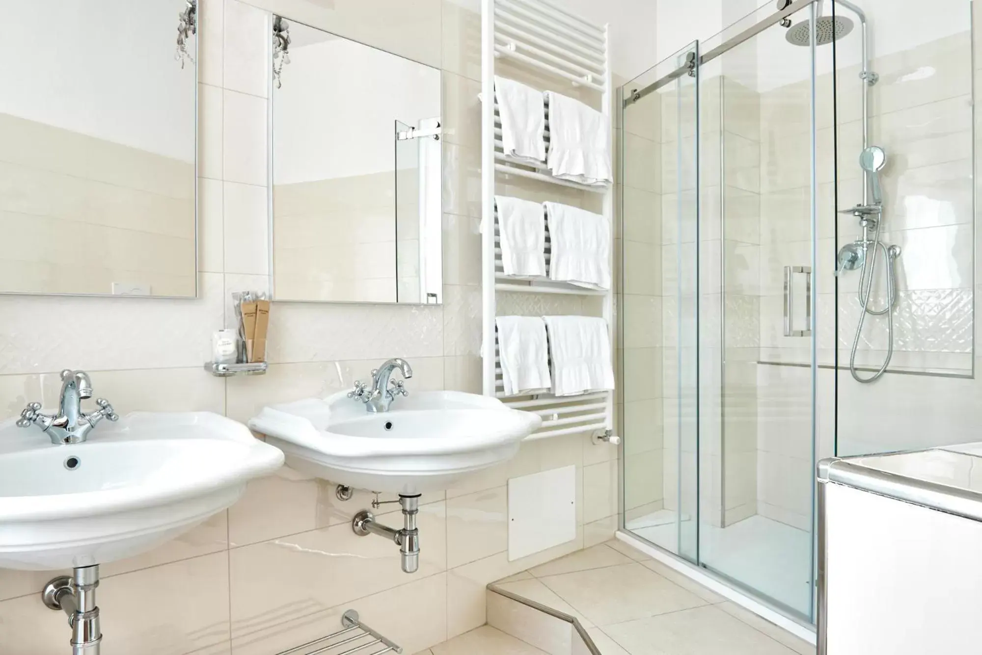 Shower, Bathroom in Villa Royal