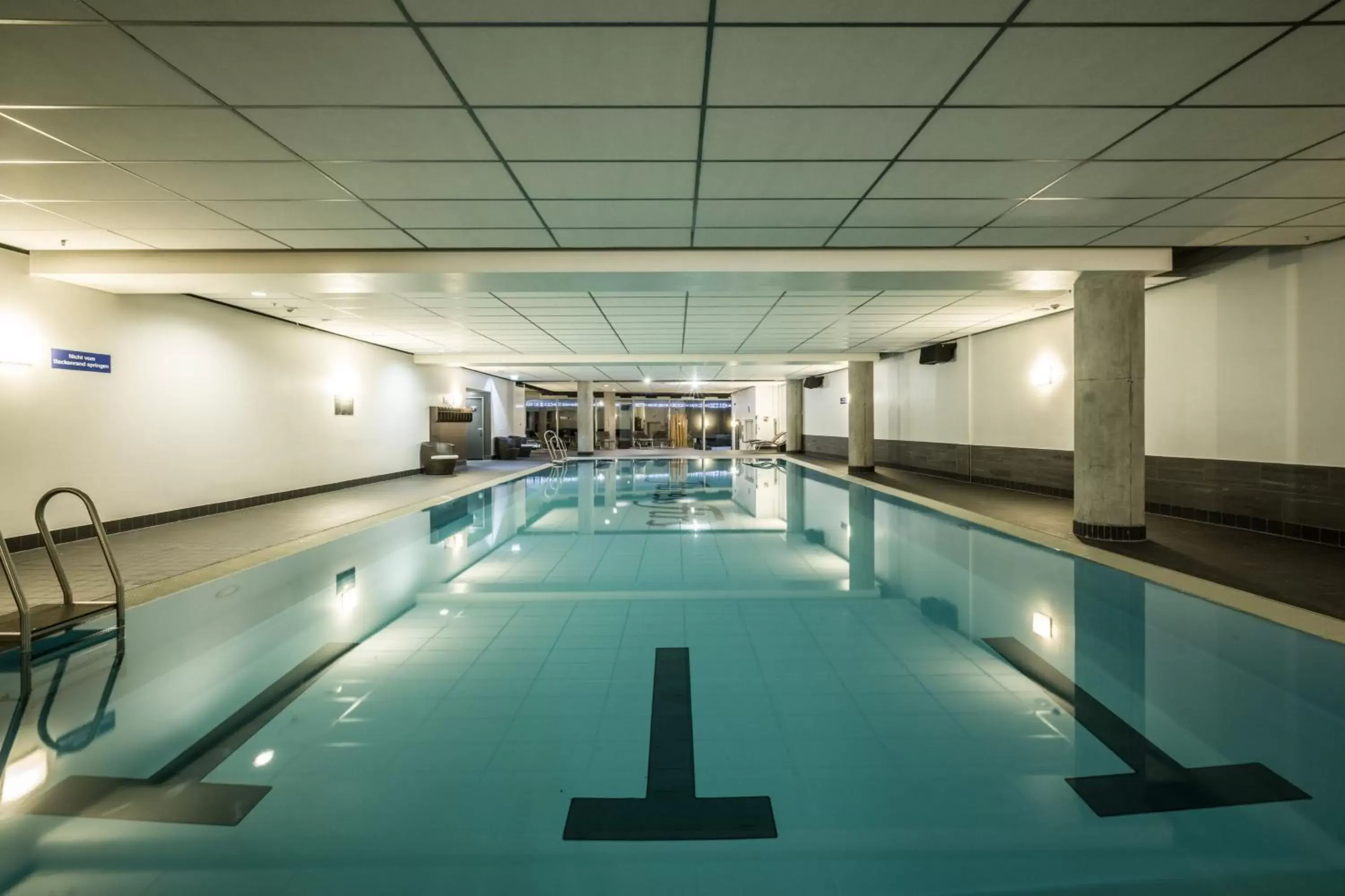 Swimming Pool in JW Marriott Hotel Frankfurt