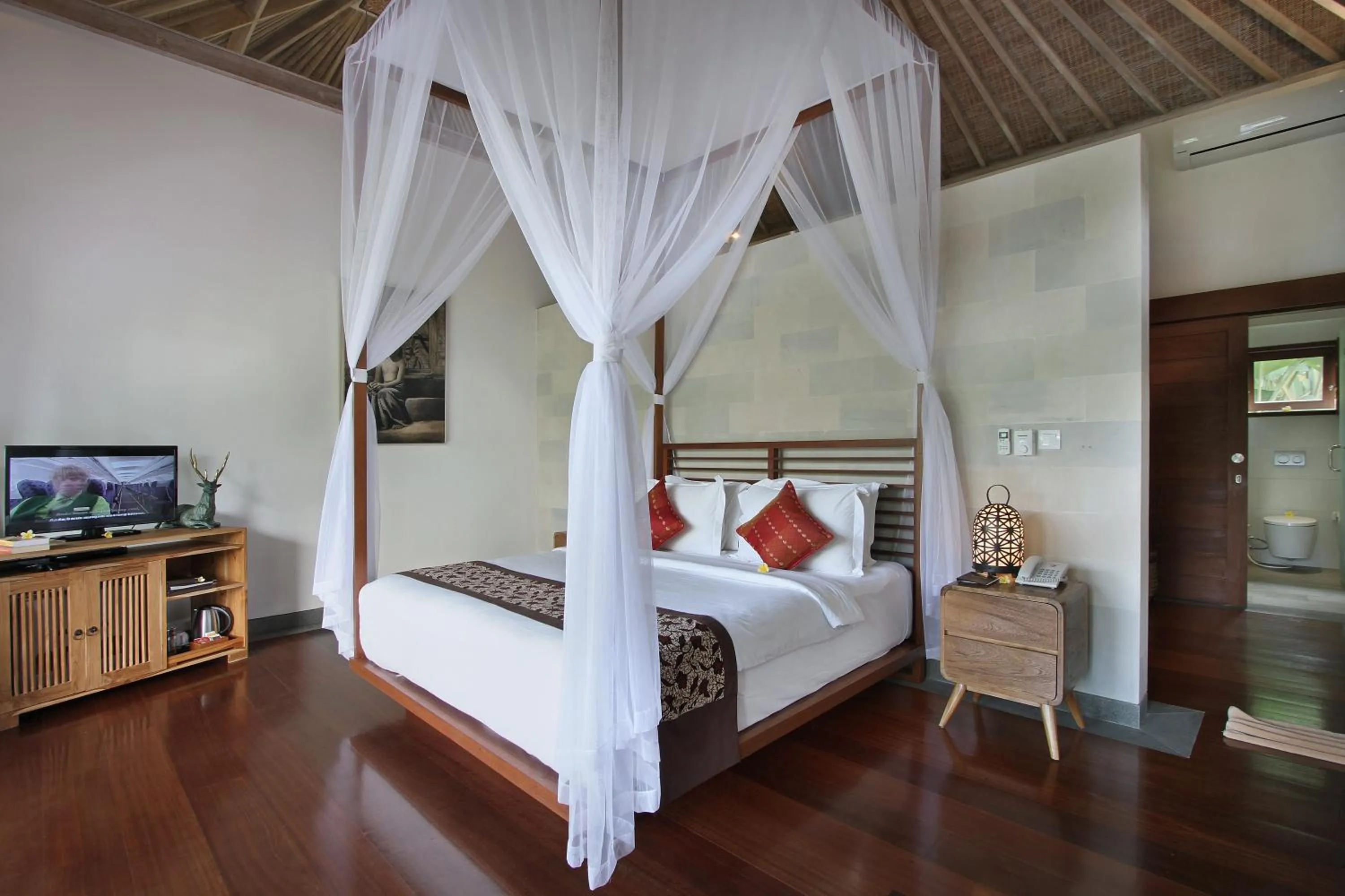 TV and multimedia, Bed in D'Legon Villas