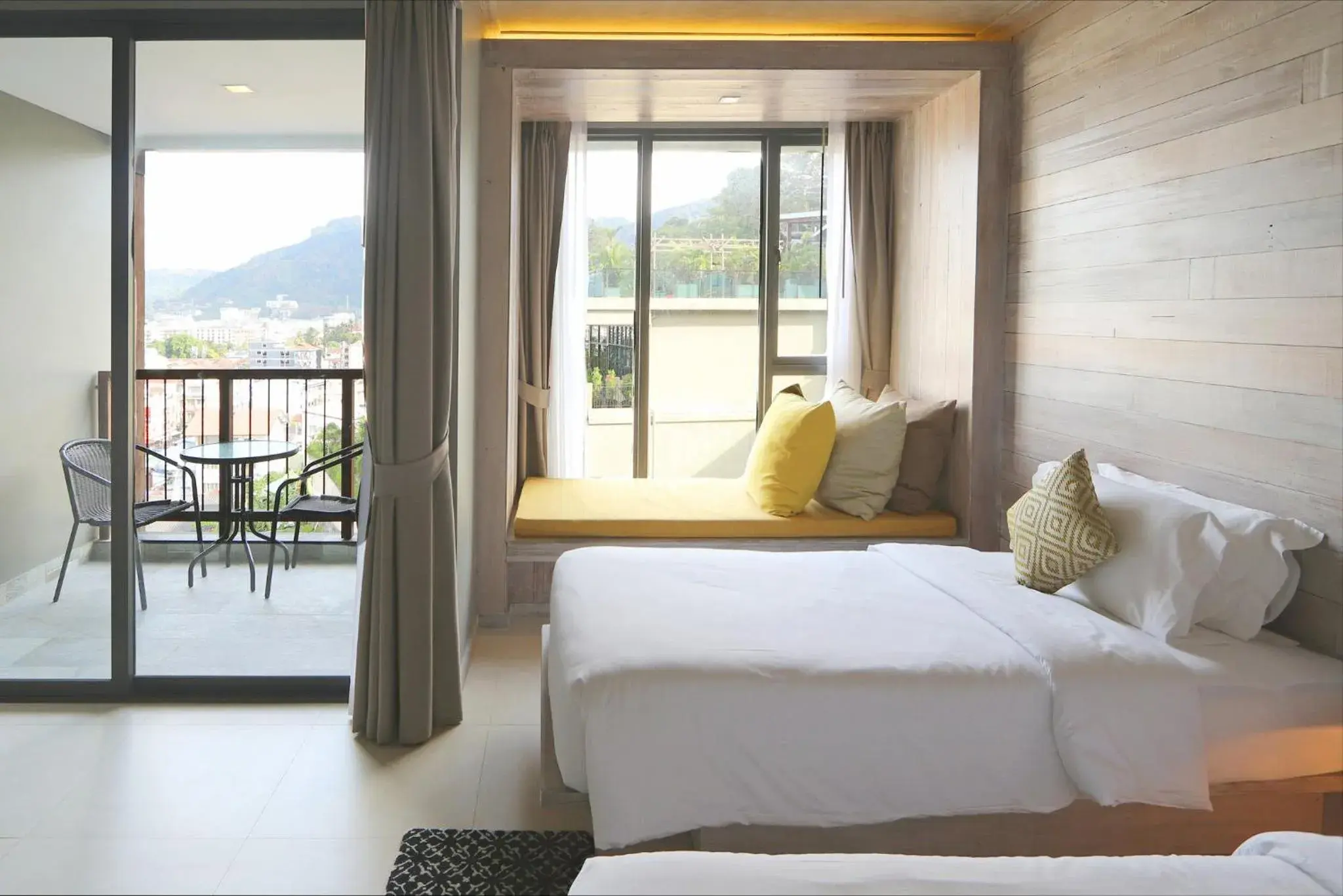 Photo of the whole room, Bed in Dinso Resort & Villas Phuket an IHG Hotel