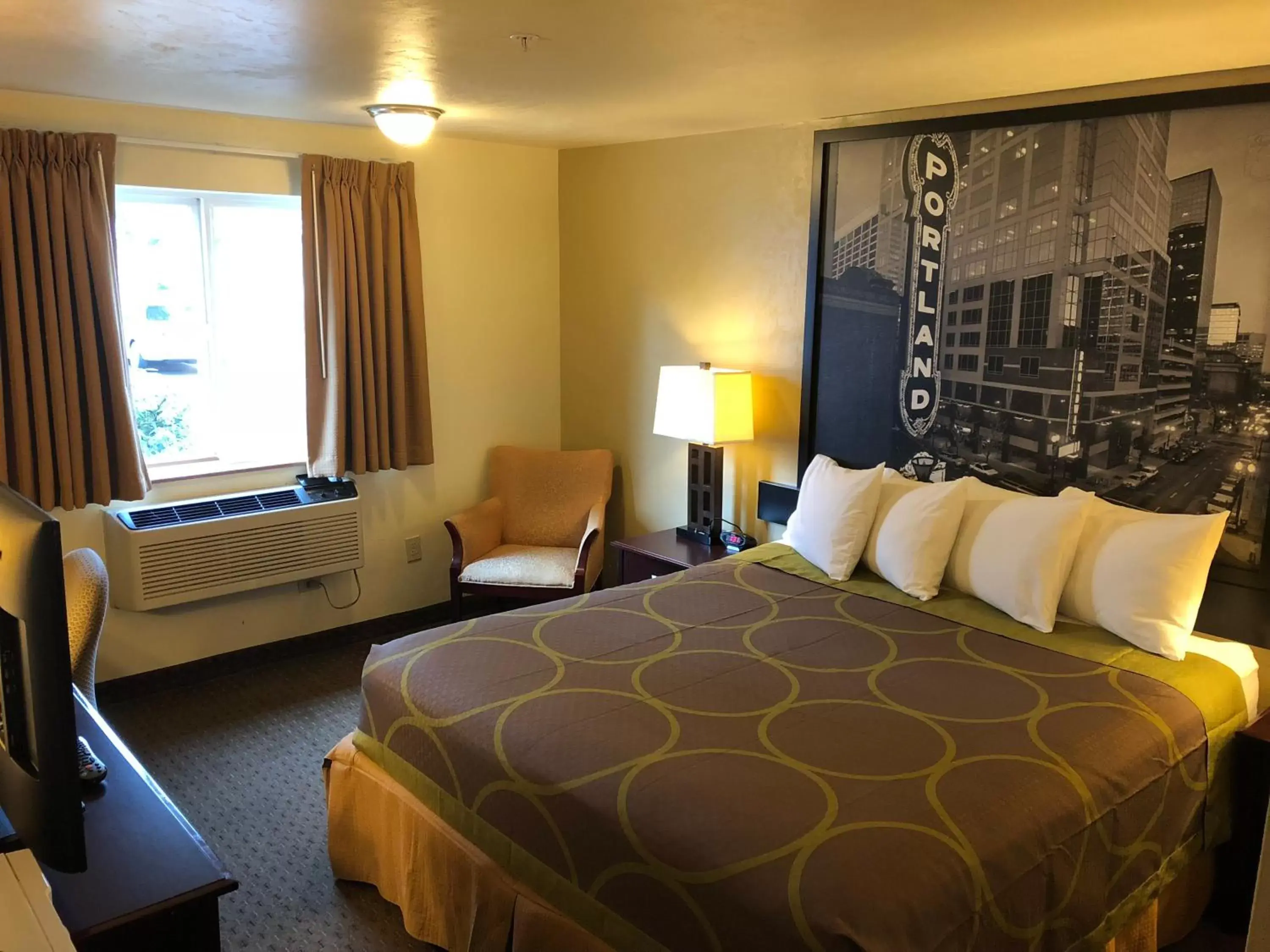 Bedroom, Bed in Super 8 by Wyndham Woodburn Bedroom, Bed in Super 8 by Wyndham Woodburn